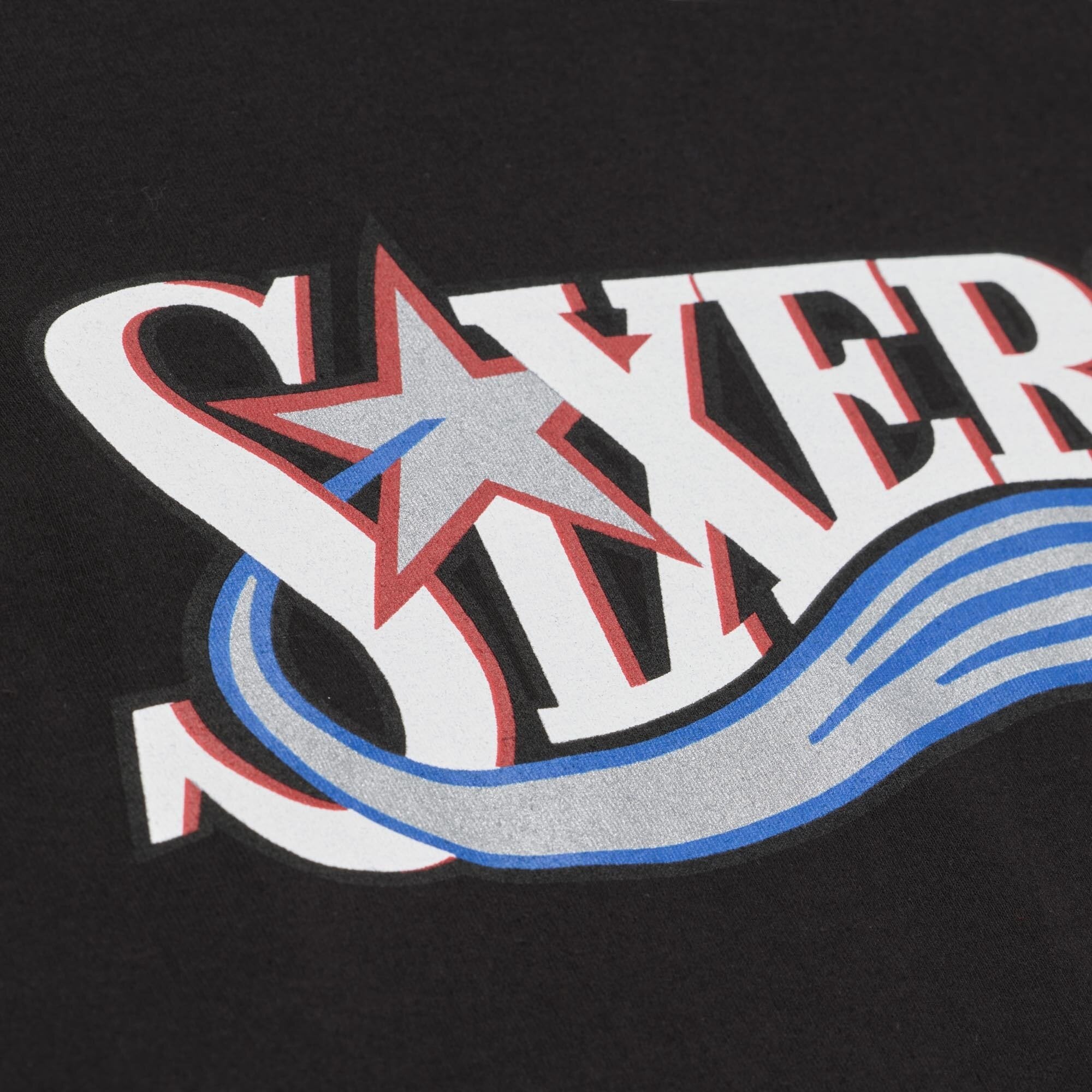 T-shirt classique Mitchell & Ness Allen Iverson noir Philadelphia 76ers Hardwood Classics pour homme, nom et numéro