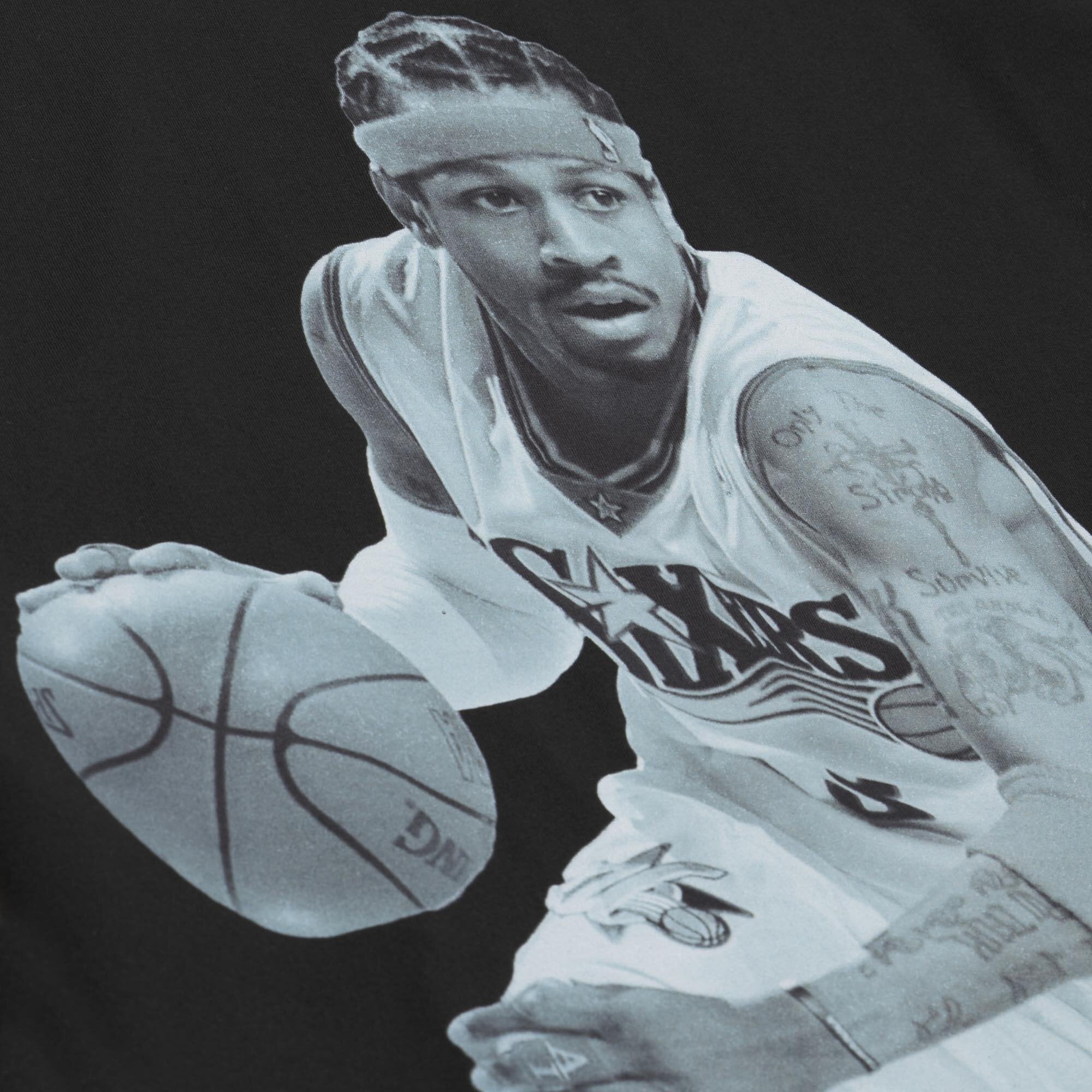 T-shirt Mitchell & Ness Allen Iverson noir Philadelphia 76ers Hardwood Classics pour homme