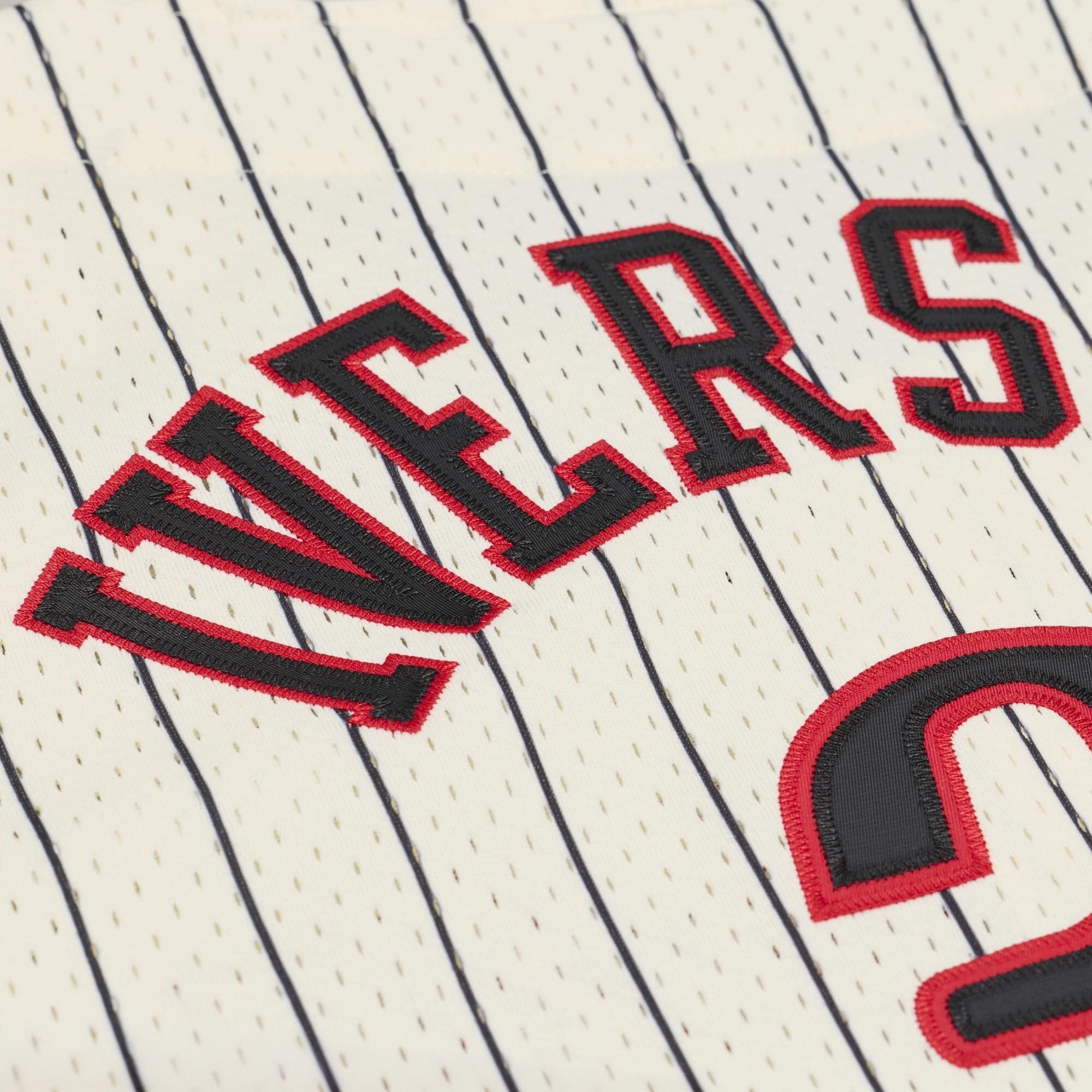 Maillot Mitchell & Ness Allen Iverson crème Philadelphia 76ers pour homme, en maille et à boutons.