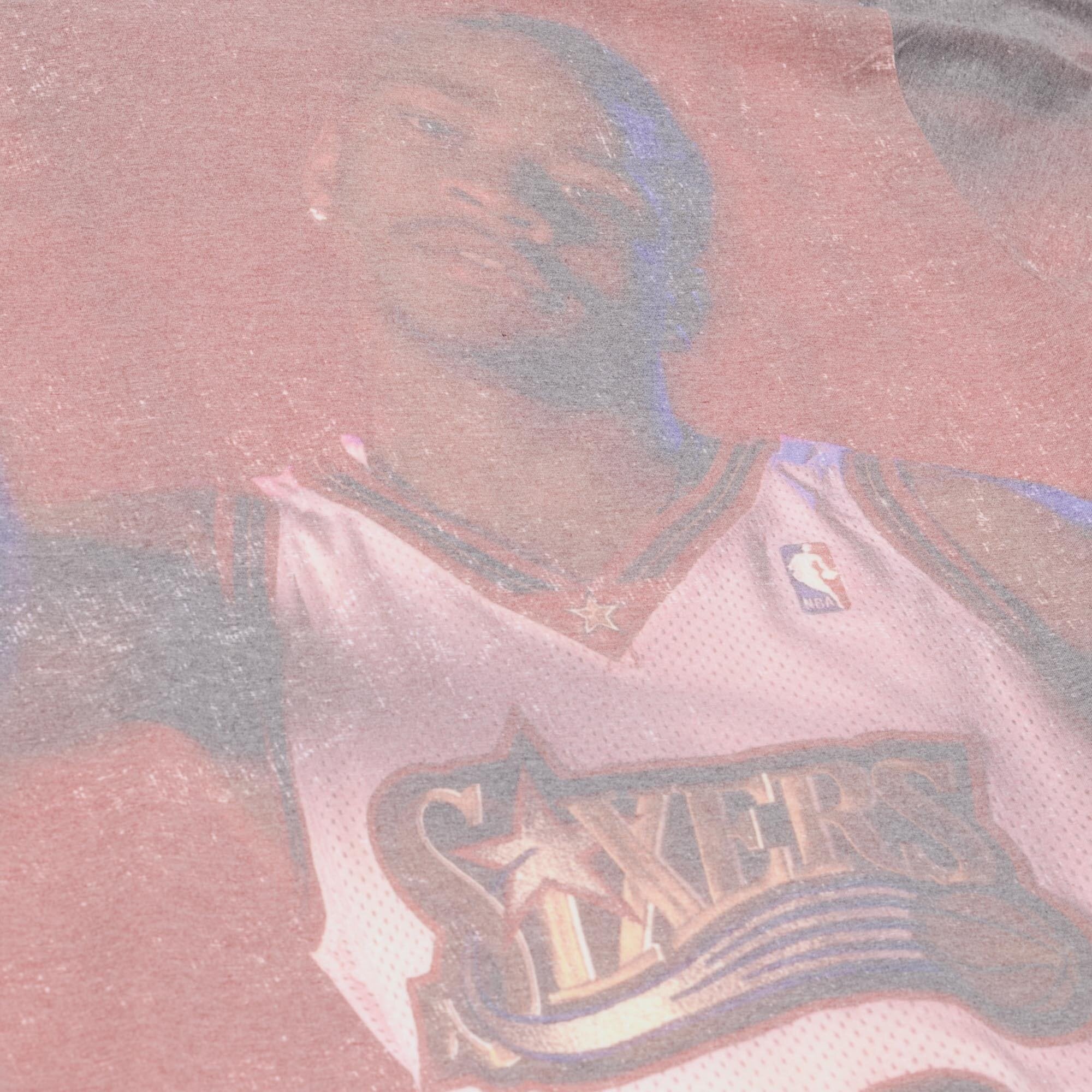 T-shirt Mitchell & Ness Allen Iverson blanc Philadelphia 76ers Hardwood Classics pour homme, imprimé par sublimation
