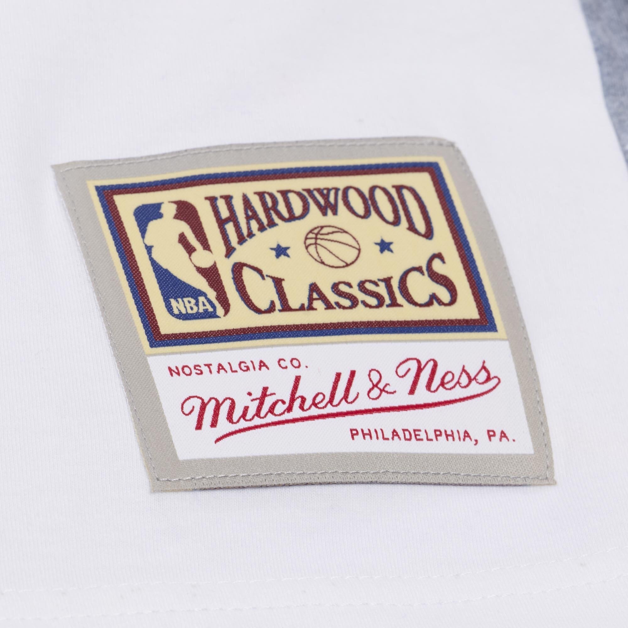 T-shirt Mitchell & Ness Allen Iverson blanc Philadelphia 76ers Hardwood Classics pour homme, imprimé par sublimation