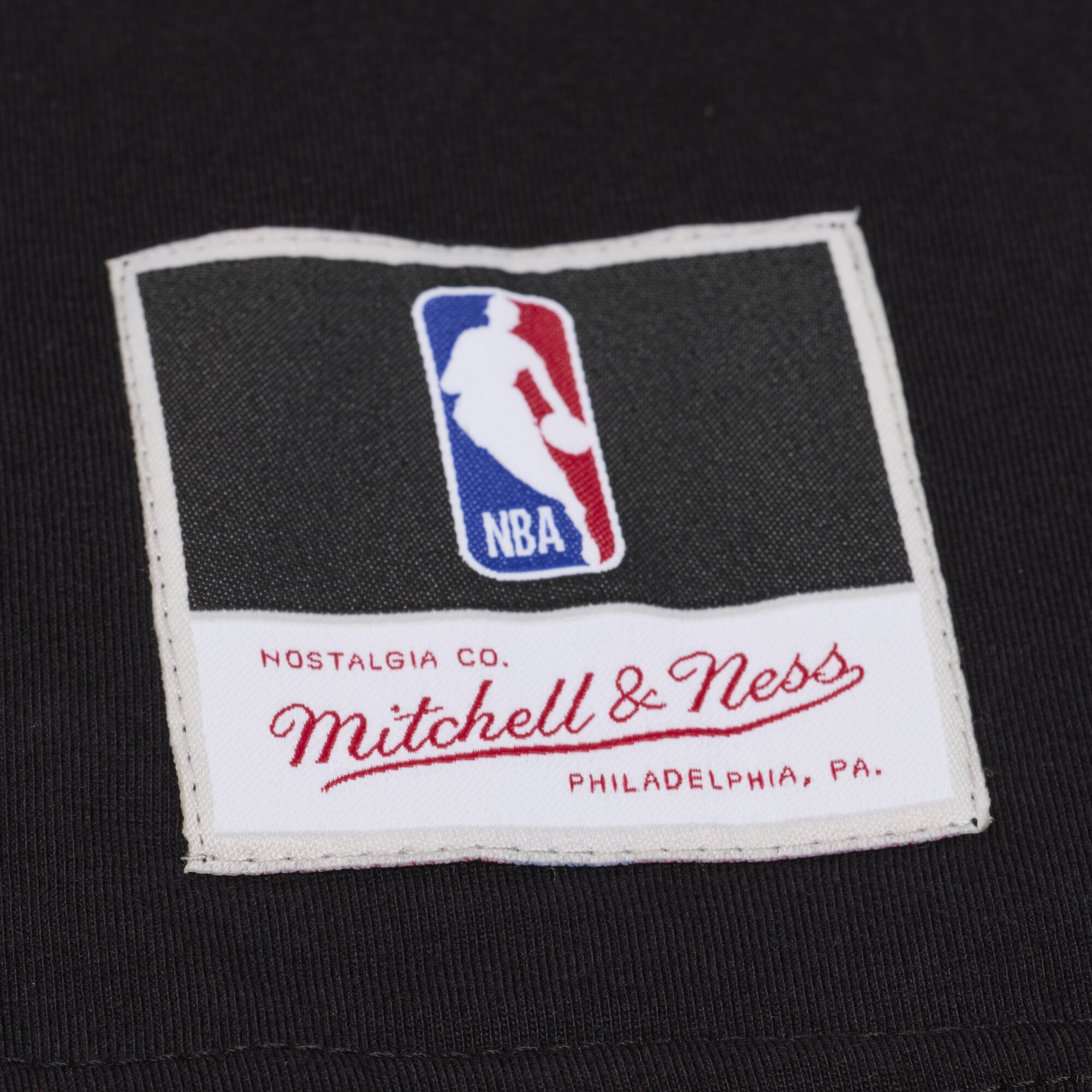 T-shirt à manches longues Mitchell & Ness noir Philadelphia 76ers triple carreaux pour homme