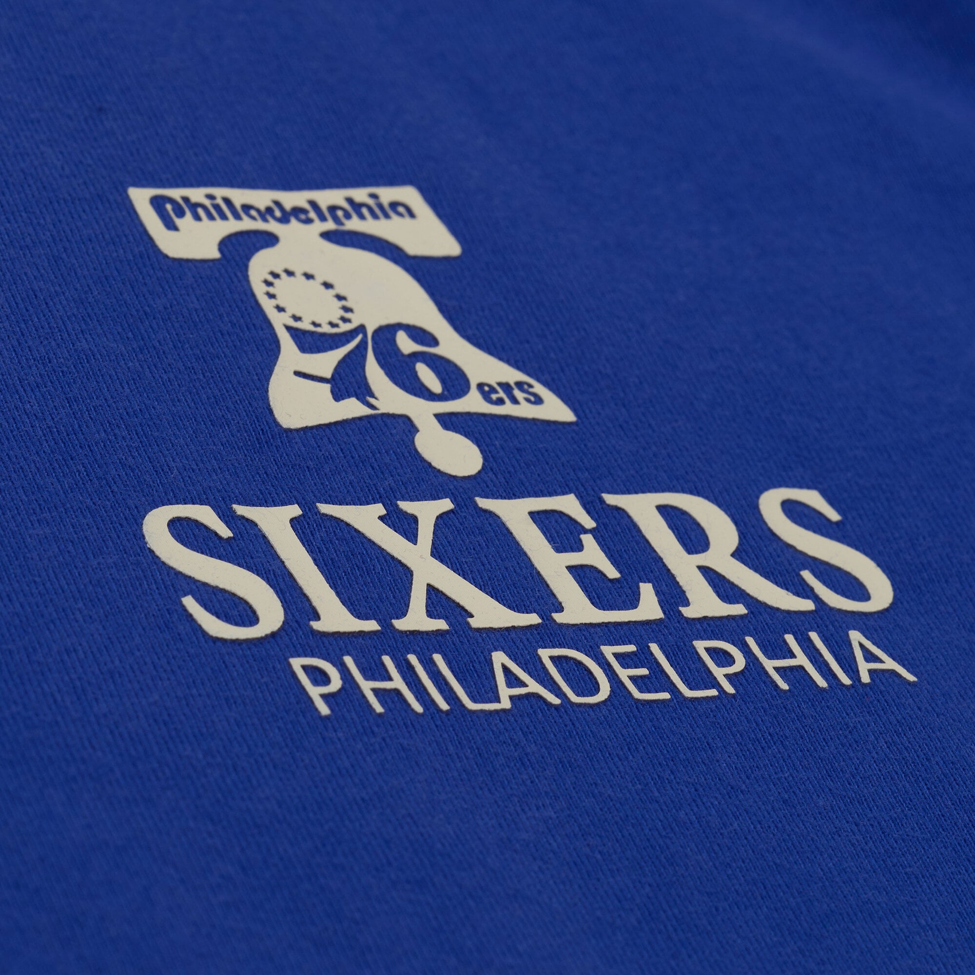 T-shirt Mitchell & Ness Royal Philadelphia 76ers Core Essentials pour homme