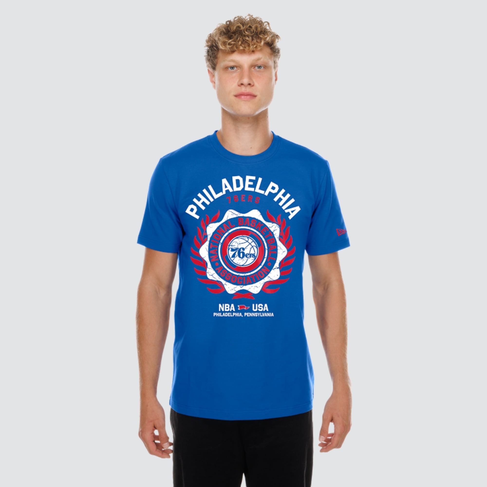 T-shirt floqué New Era Royal Philadelphia 76ers Laurel Crest pour homme