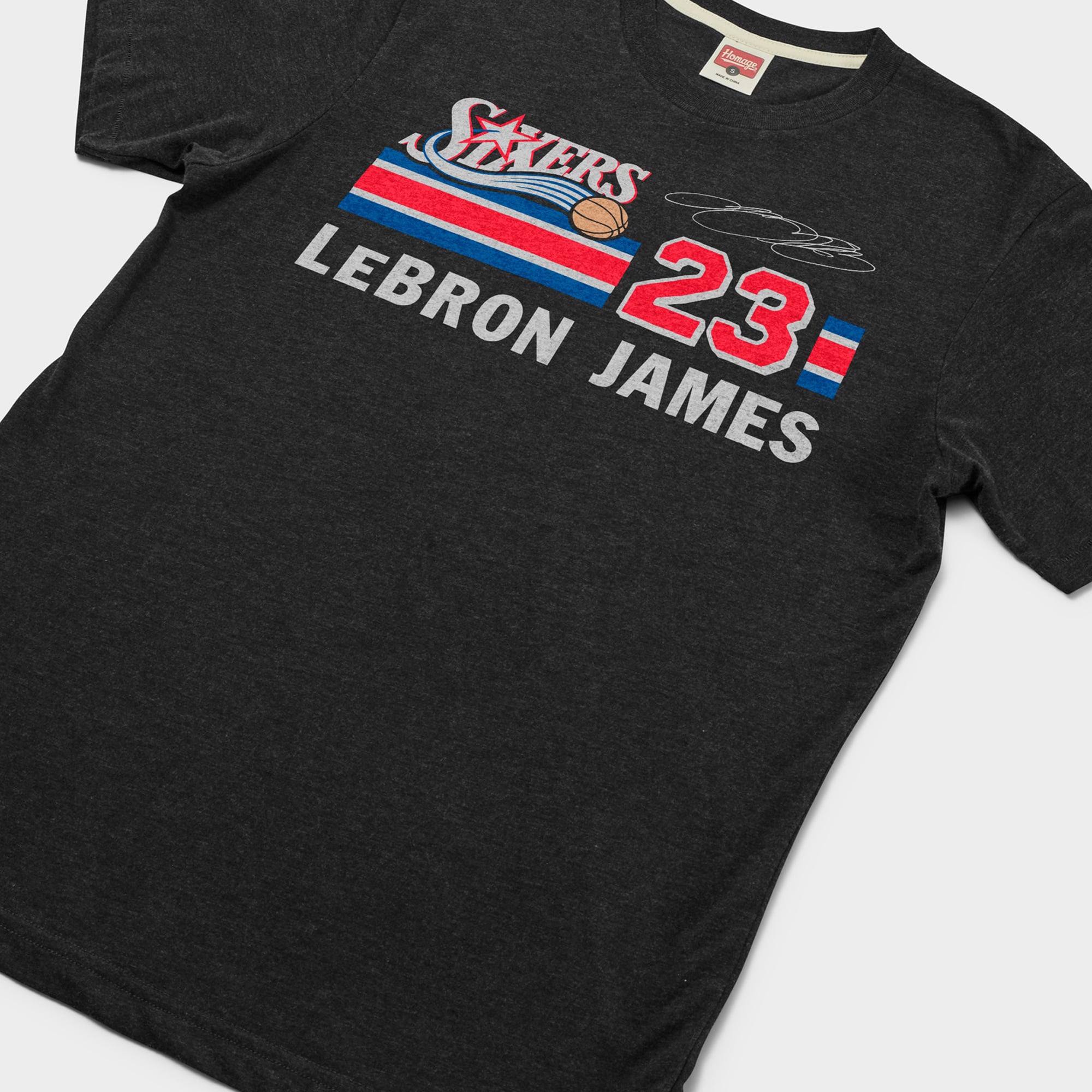 T-shirt unisexe hommage à LeBron James, couleur anthracite, Philadelphia 76ers, style rétro, en mélange de trois matières.