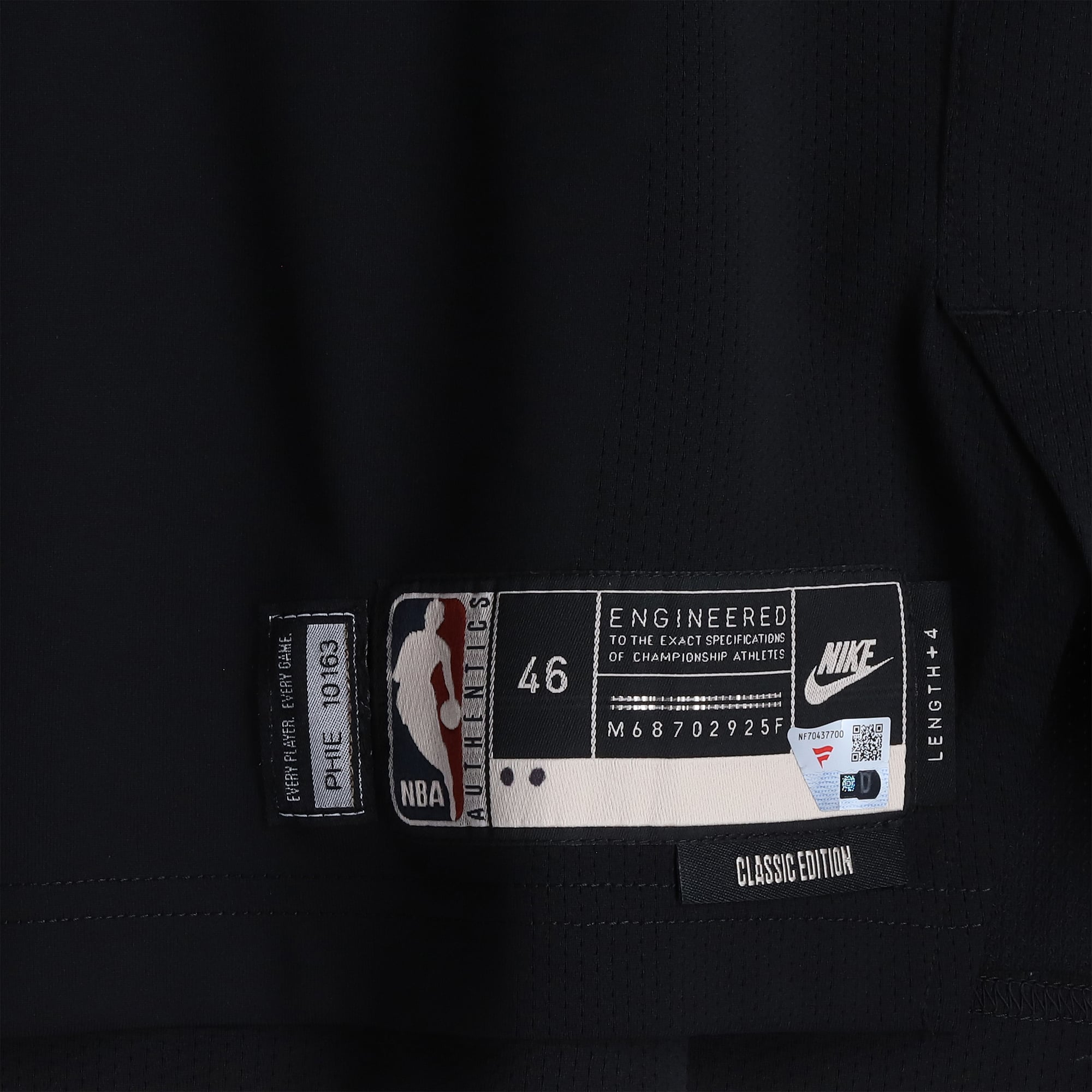 Maillot Hardwood Classic noir porté par VJ Edgecombe (Philadelphia 76ers) lors du match contre les Milwaukee Bucks le 12 avril 2026 - Taille 46+4