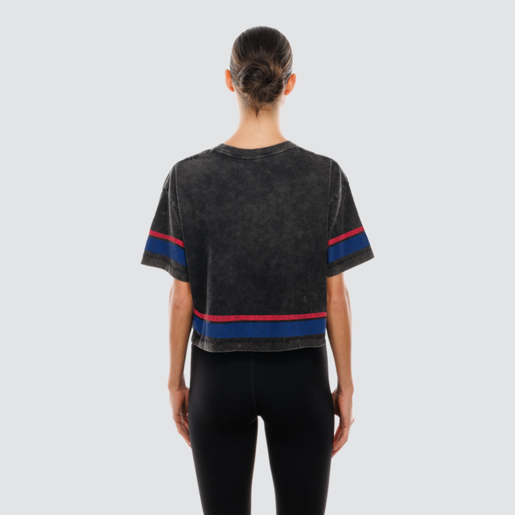 T-shirt court New Era noir Philadelphia 76ers pour femme, coupe carrée, délavage minéral