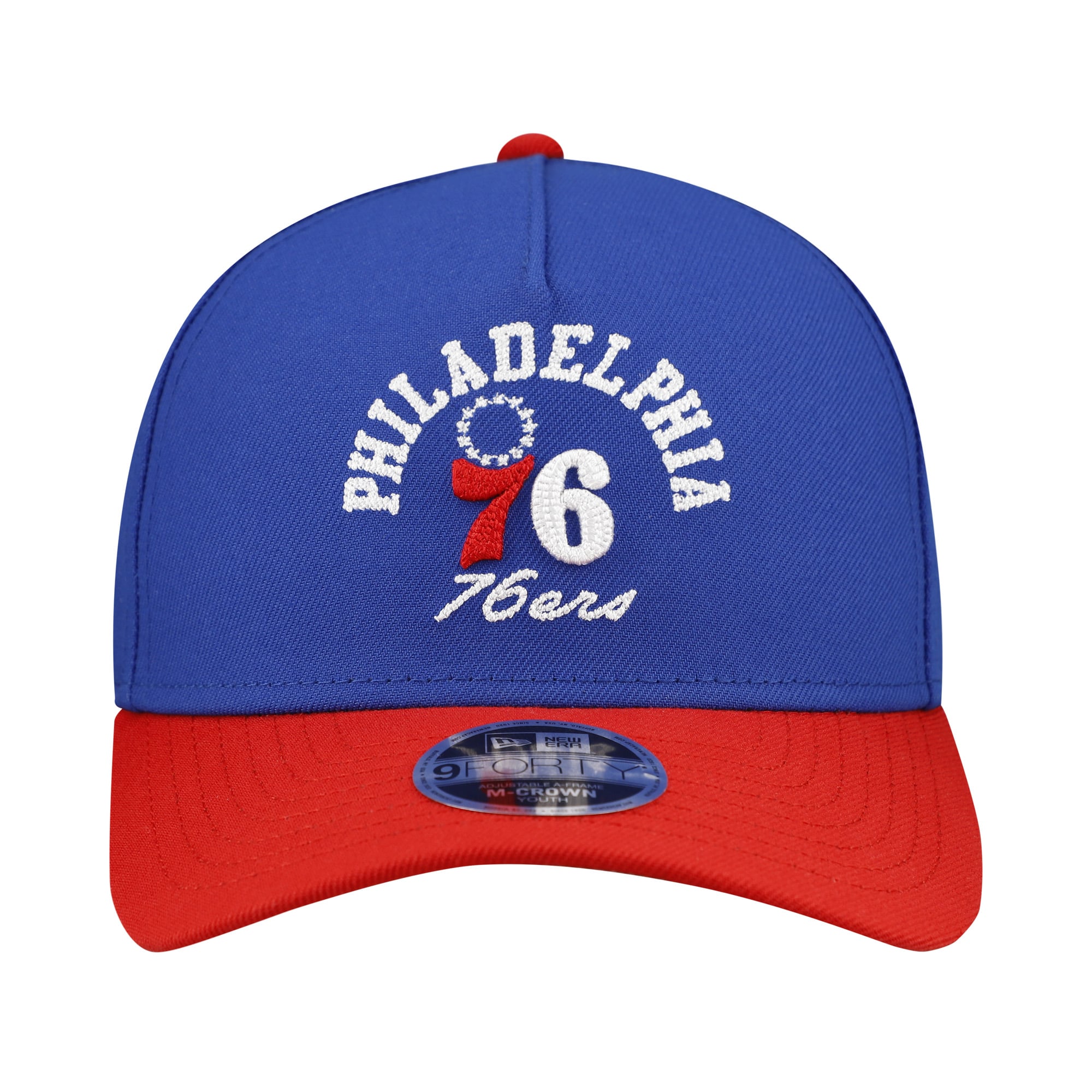 Casquette ajustable New Era bleue Philadelphia 76ers Arch 9FORTY pour jeunes, style A-Frame, couronne en M