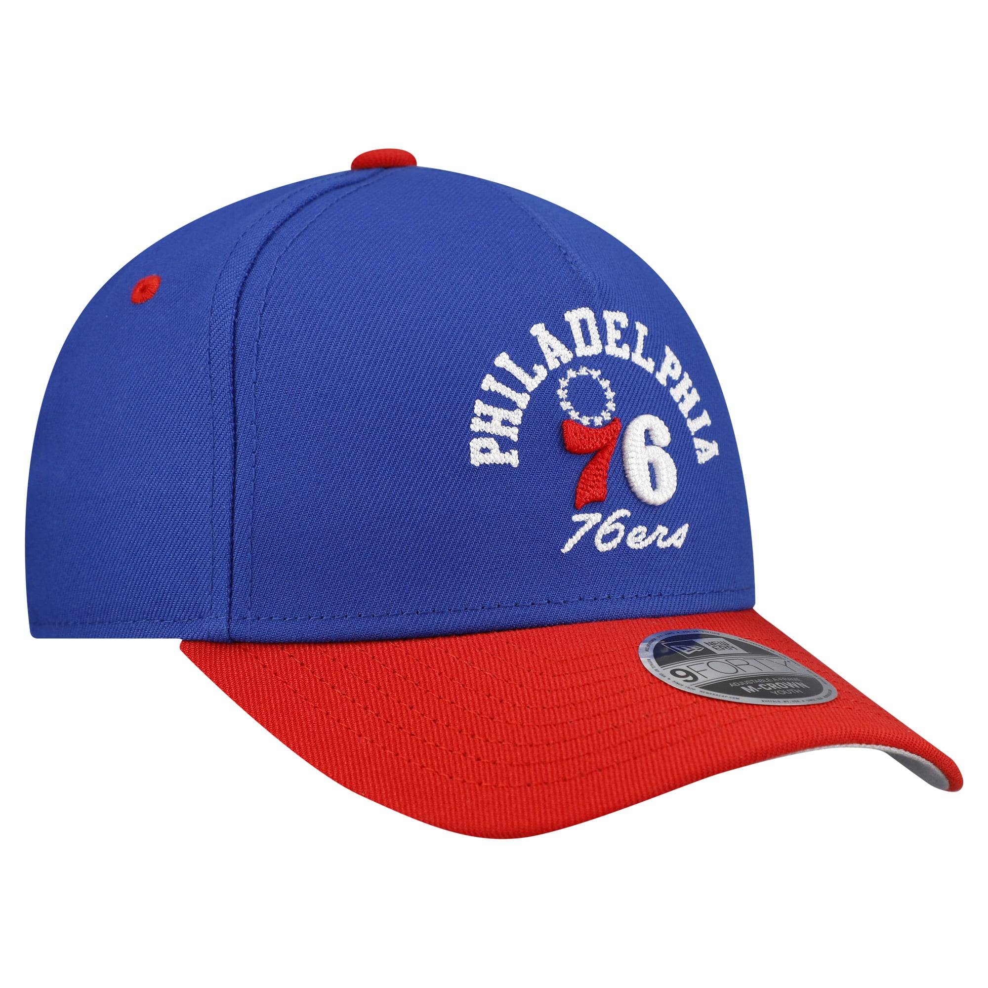 Casquette ajustable New Era bleue Philadelphia 76ers Arch 9FORTY pour jeunes, style A-Frame, couronne en M