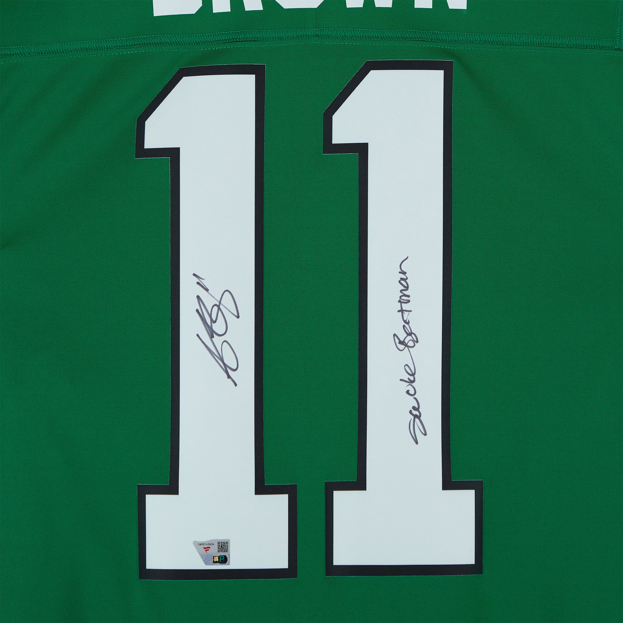 Maillot Nike Vapor Fuse Limited vert Kelly, autographié par A.J. Brown des Eagles de Philadelphie, avec inscription « Swole Batman ».