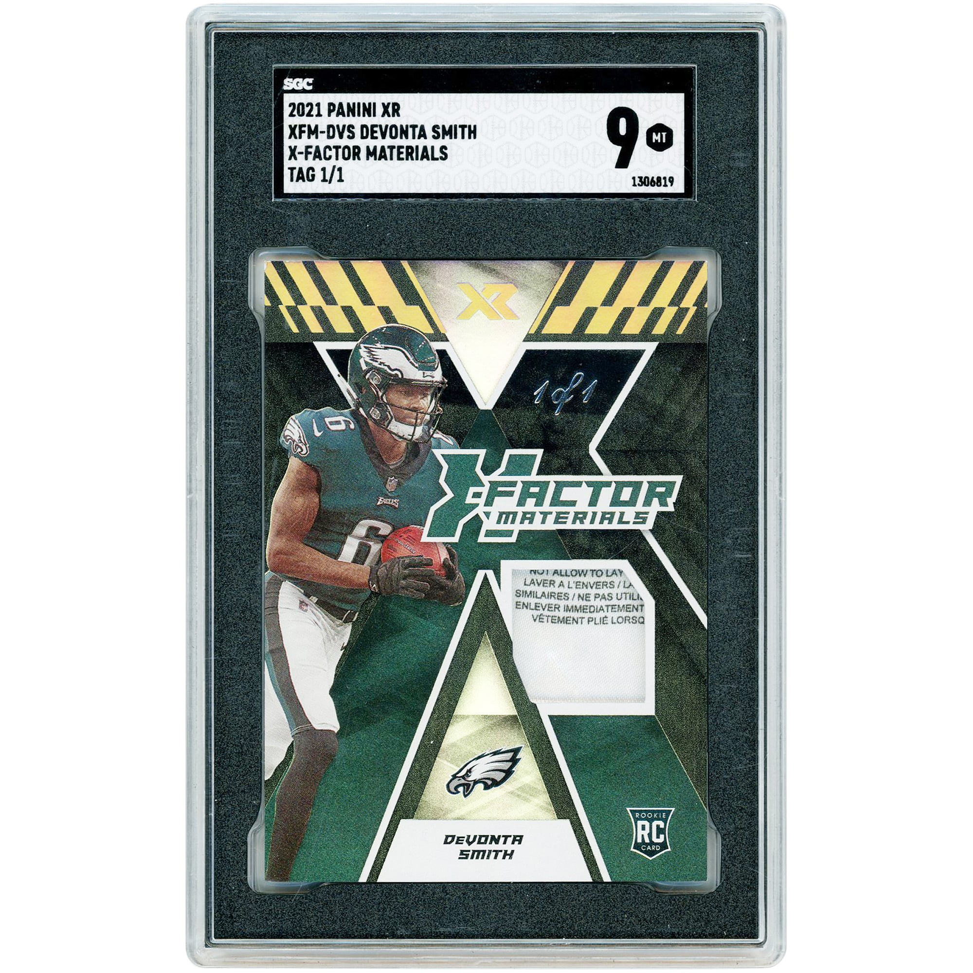 Carte recrue DeVonta Smith Philadelphia Eagles 2021 Panini XR X-Fractor Materials Laundry Tag Relic #XFM-DVS #1/1 authentifiée SGC 9