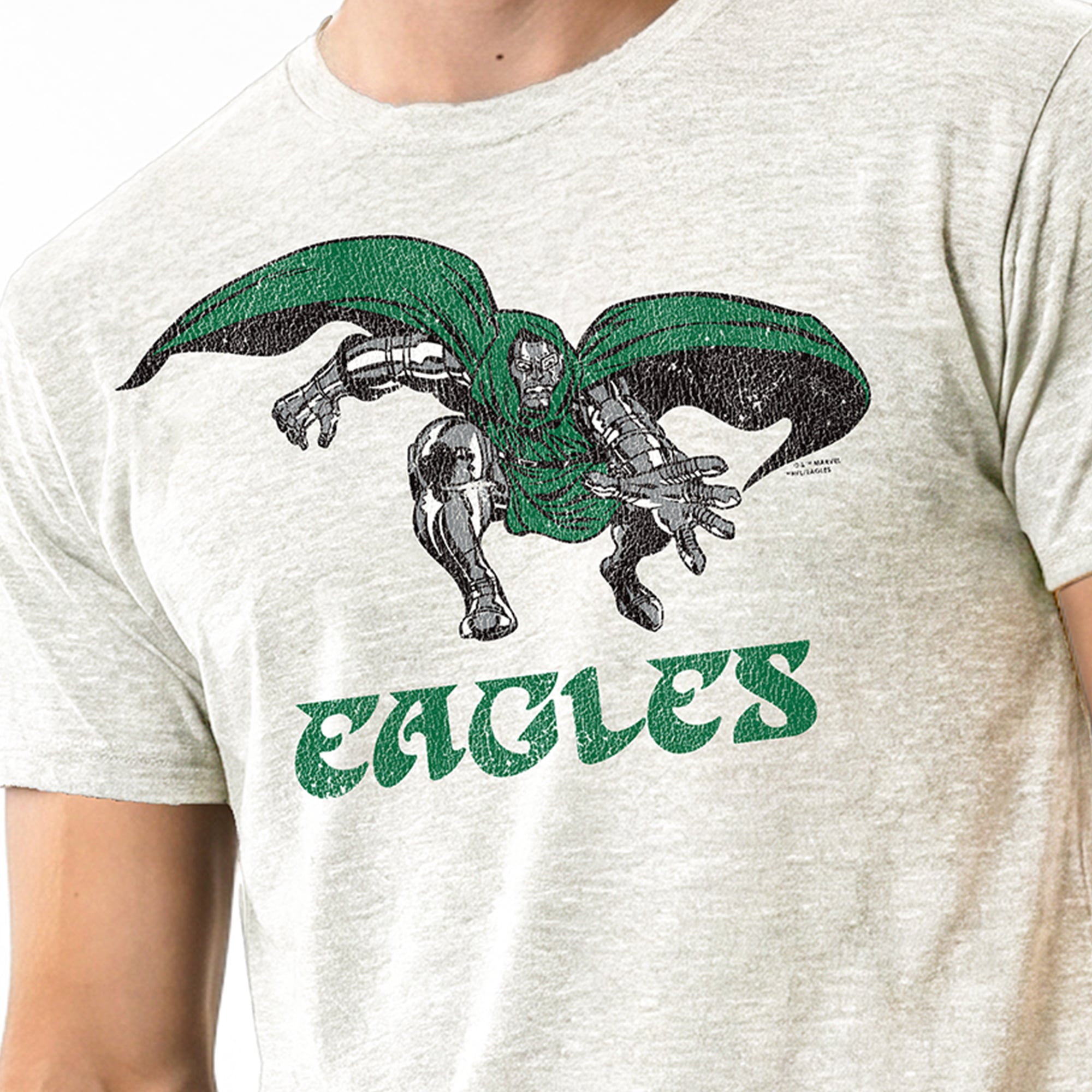 T-shirt homme Disney x Champion crème Philadelphia Eagles Docteur Doom en mélange de trois matières