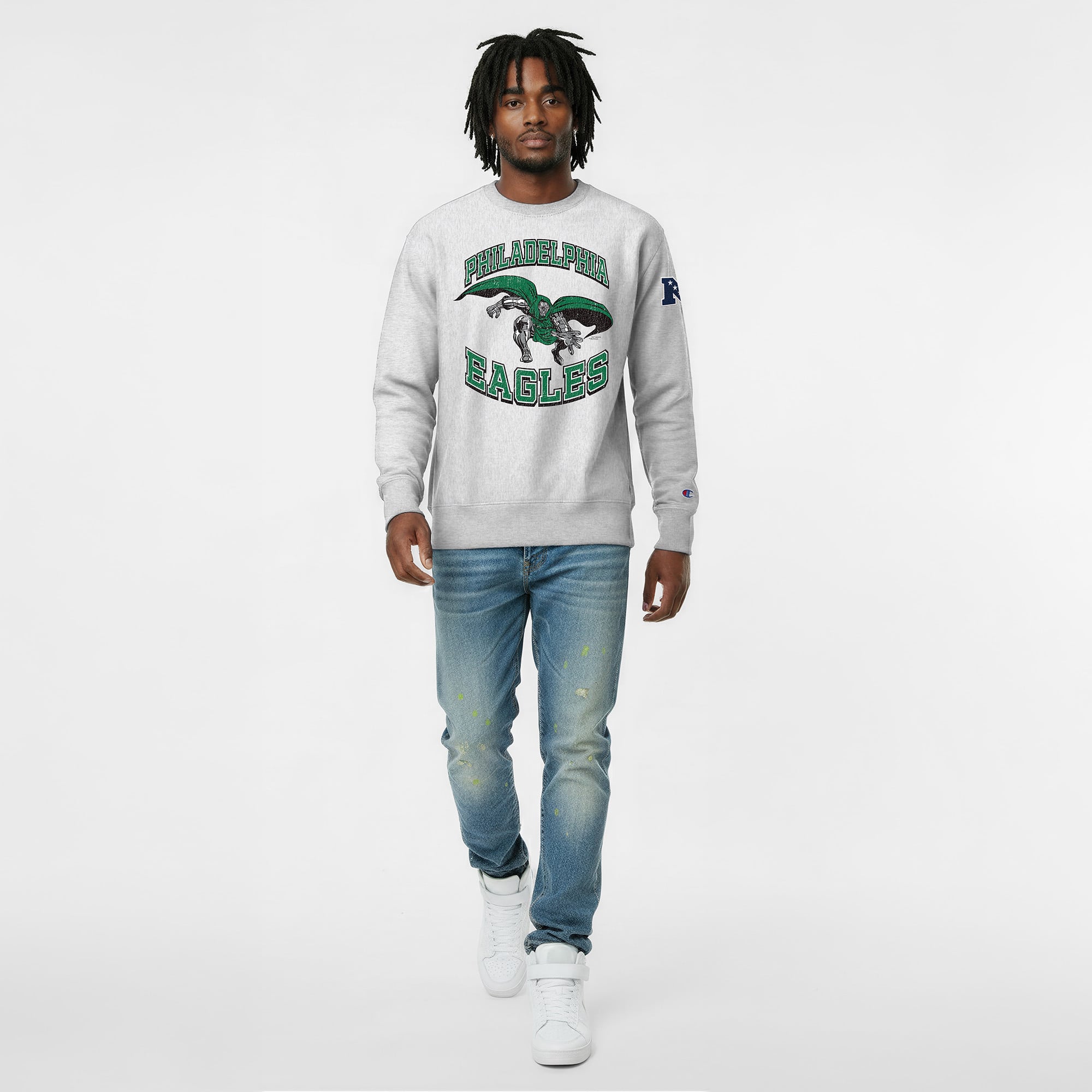 Sweat-shirt homme Disney x Champion gris chiné Philadelphia Eagles Doctor Doom Reverse Weave
