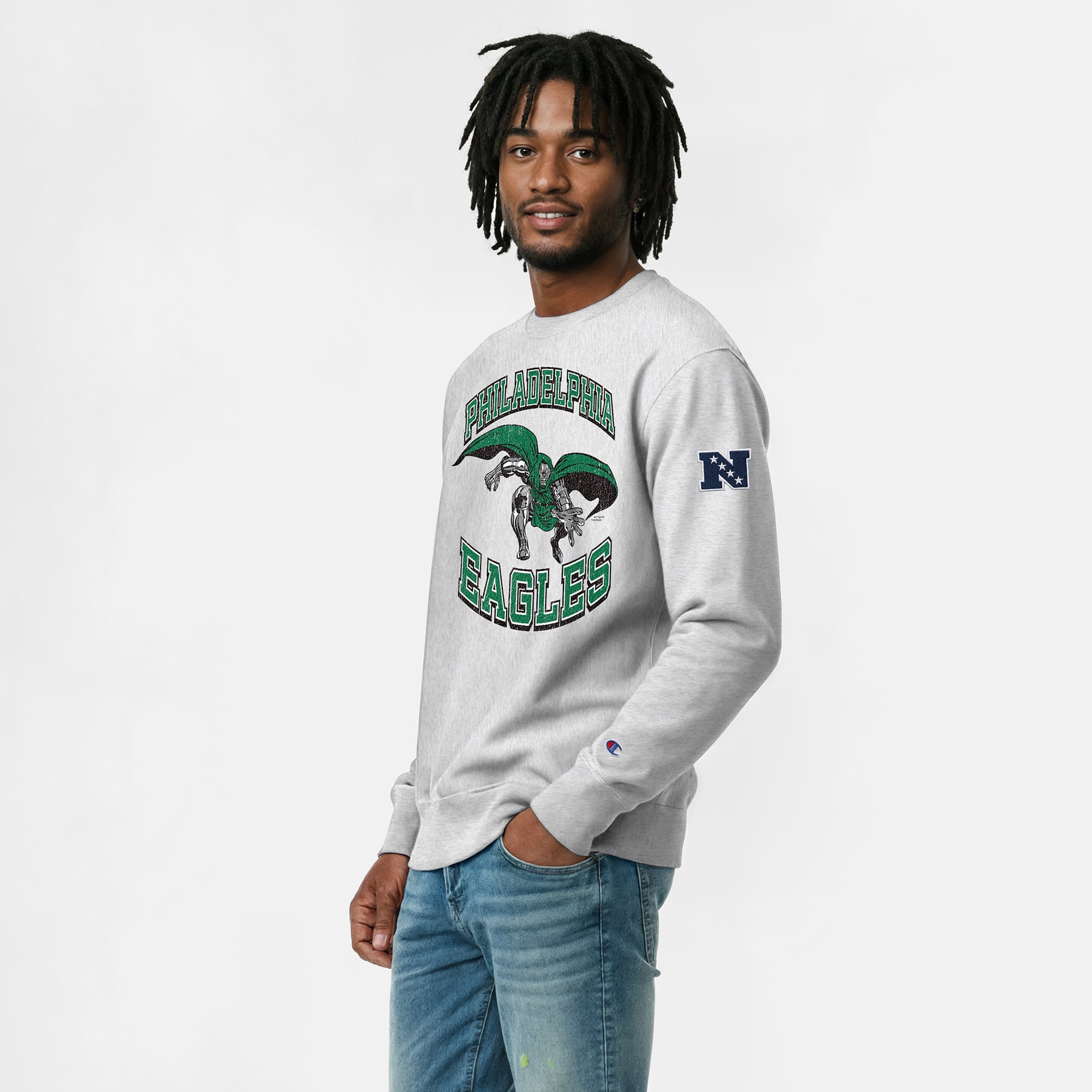 Sweat-shirt homme Disney x Champion gris chiné Philadelphia Eagles Doctor Doom Reverse Weave