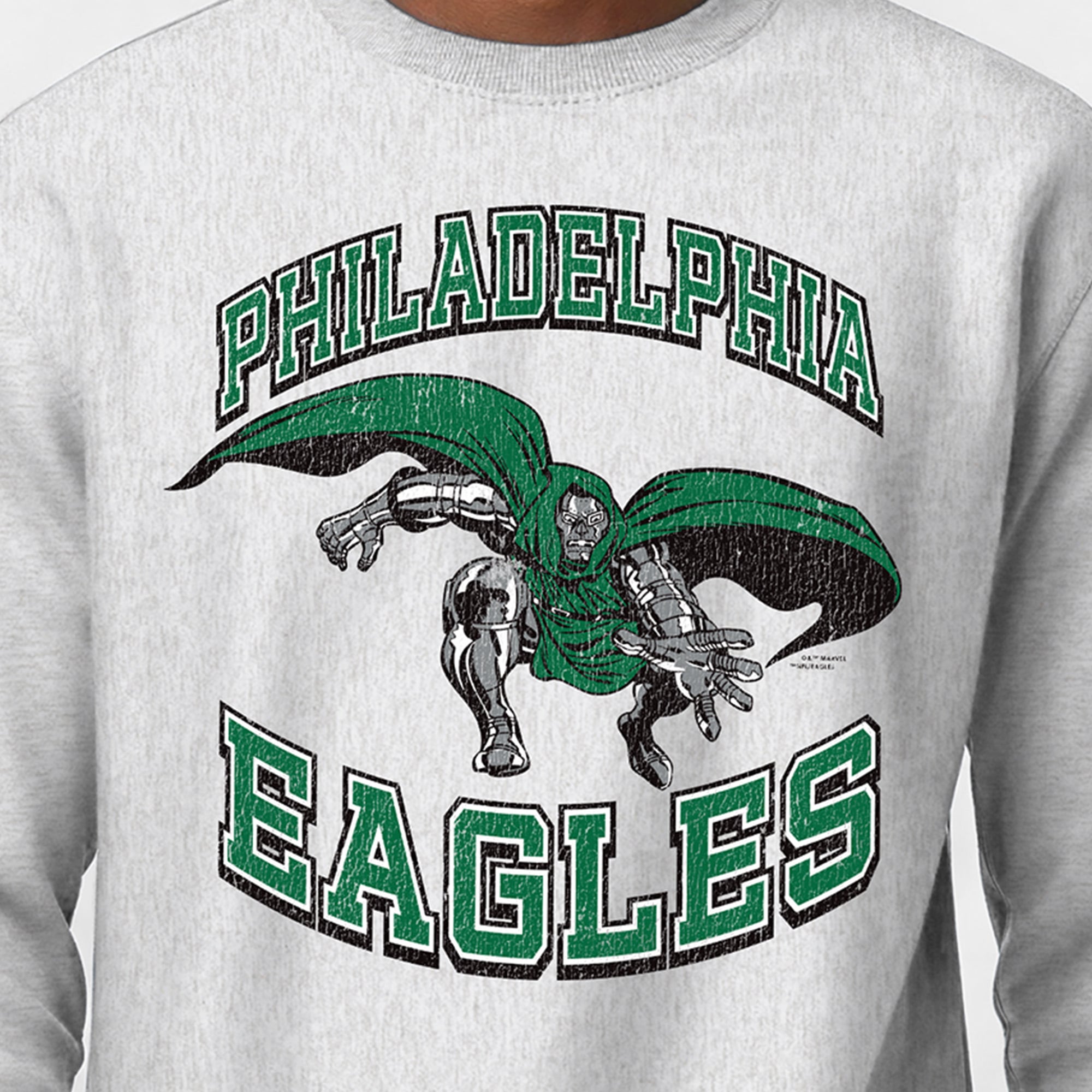 Sweat-shirt homme Disney x Champion gris chiné Philadelphia Eagles Doctor Doom Reverse Weave