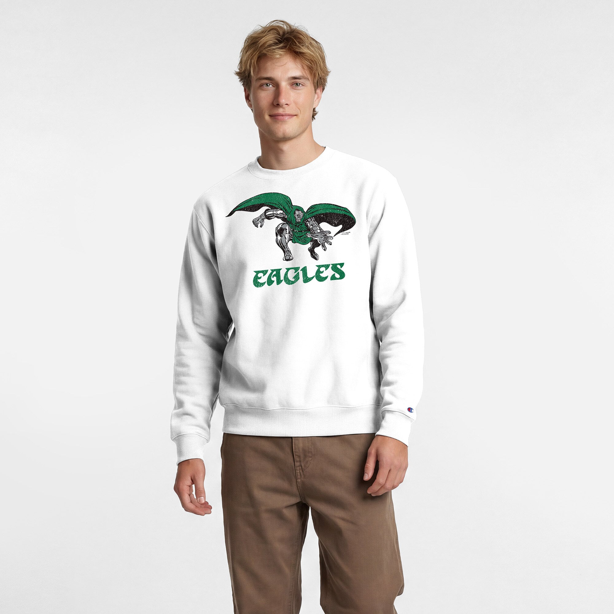 Sweat-shirt homme Disney x Champion blanc Philadelphia Eagles Doctor Doom Powerblend