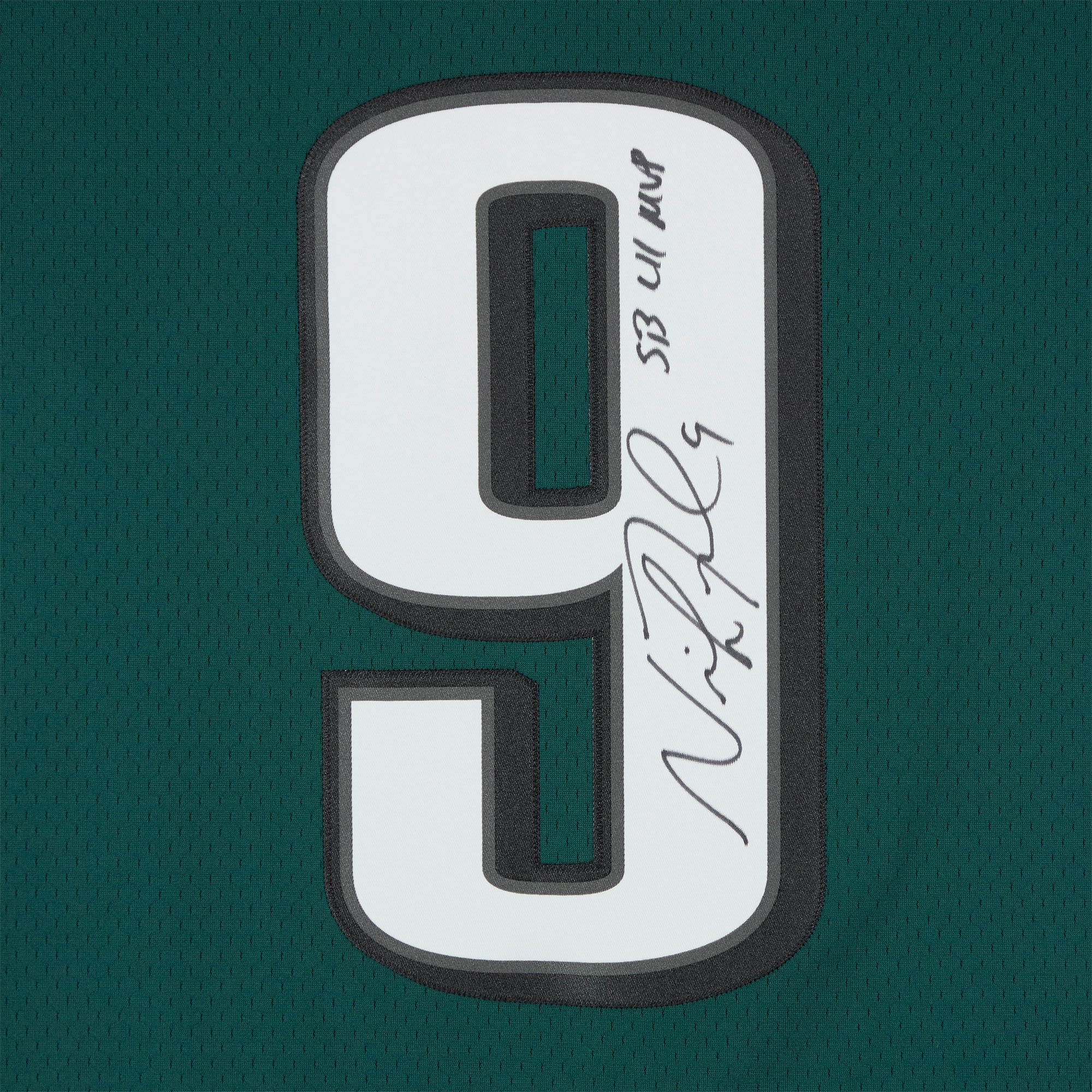 Maillot Mitchell & Ness Legacy 2017 vert nuit autographié par Nick Foles des Eagles de Philadelphie, avec inscription « MVP du Super Bowl LII ».