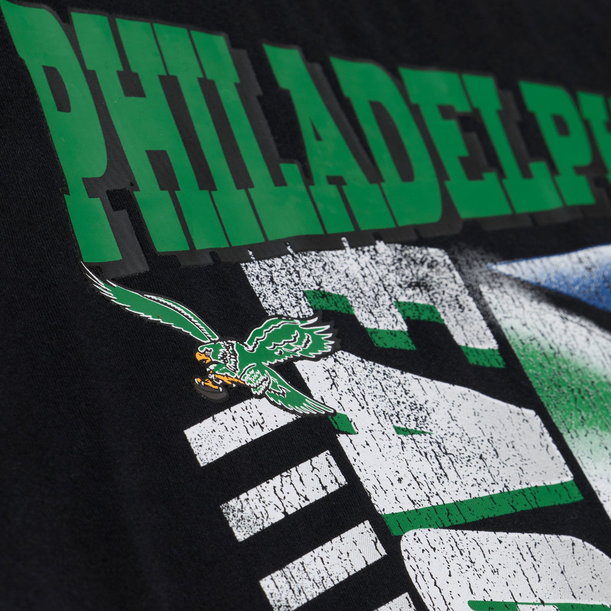 T-shirt court et carré à motif graphique urbain noir Mitchell & Ness pour femmes, Philadelphia Eagles