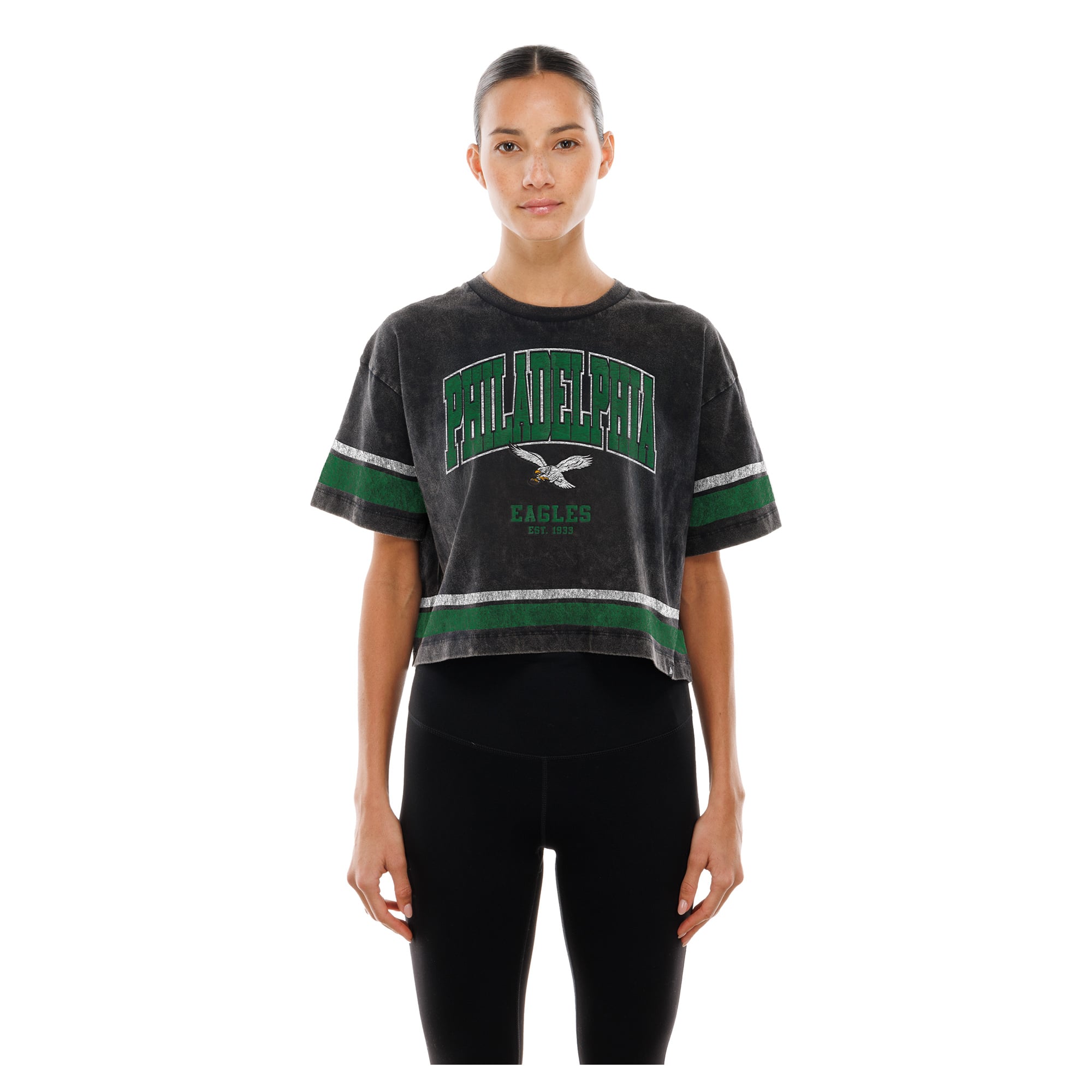 T-shirt court New Era noir Philadelphia Eagles Lifestyle pour femme, délavé à l'huile minérale, coupe carrée.