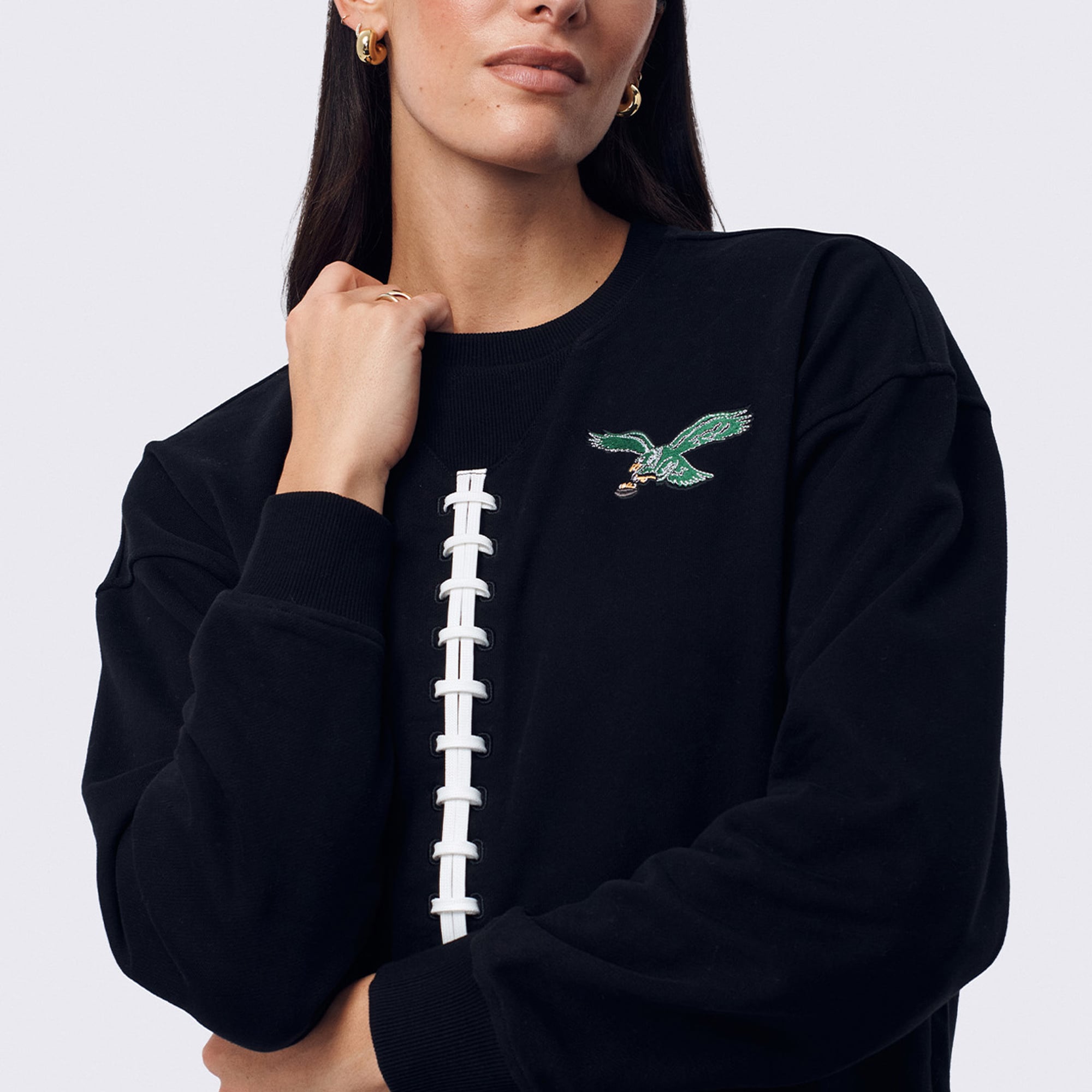 Pull Terez noir pour femme, motif Philadelphia Eagles, en coton classique à col rond.