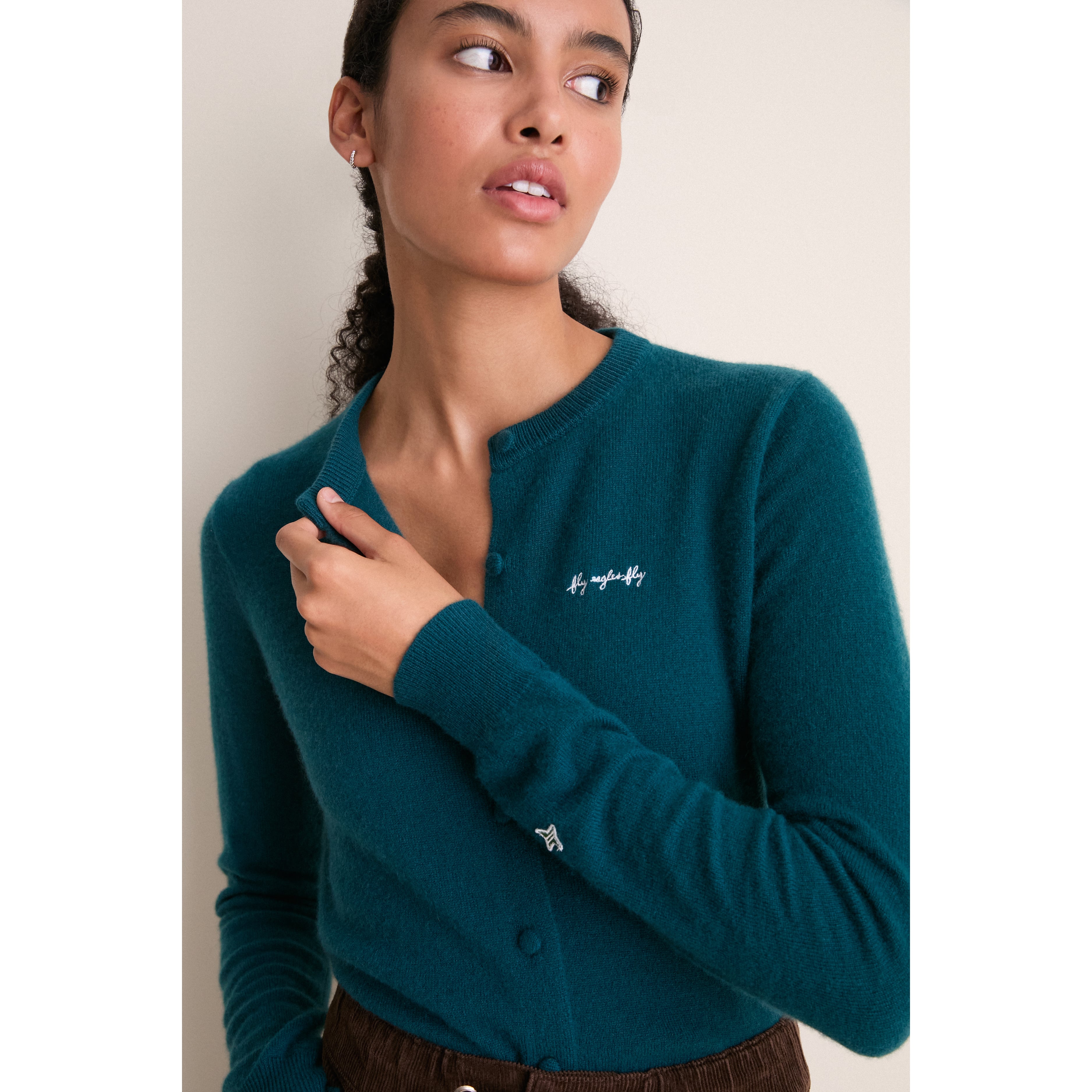 Gilet en cachemire vert nuit pour femme Tuckernuck, Philadelphia Eagles, entièrement boutonné