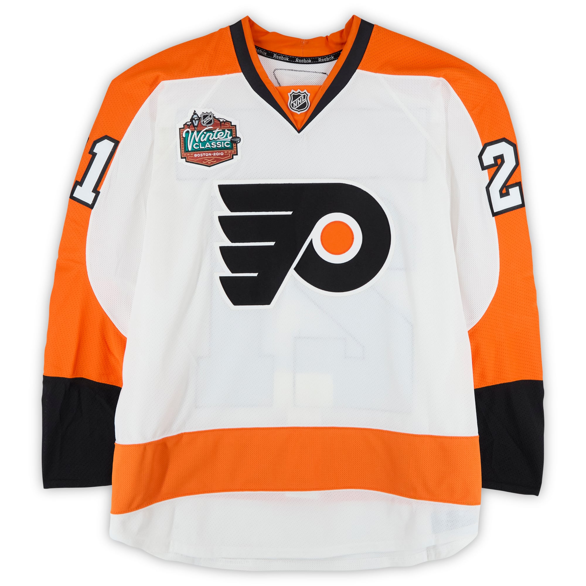 Maillot blanc n° 21 de James van Riemsdyk, utilisé à l'entraînement par les Flyers de Philadelphie contre les Bruins de Boston le 1er janvier 2010