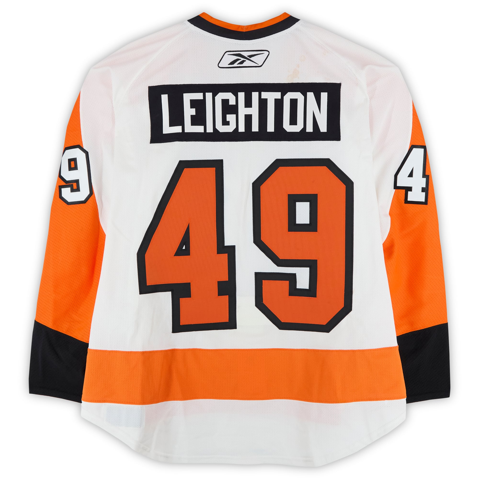 Maillot blanc n° 49 porté par Michael Leighton des Flyers de Philadelphie lors d'un match d'entraînement contre les Bruins de Boston le 1er janvier 2010