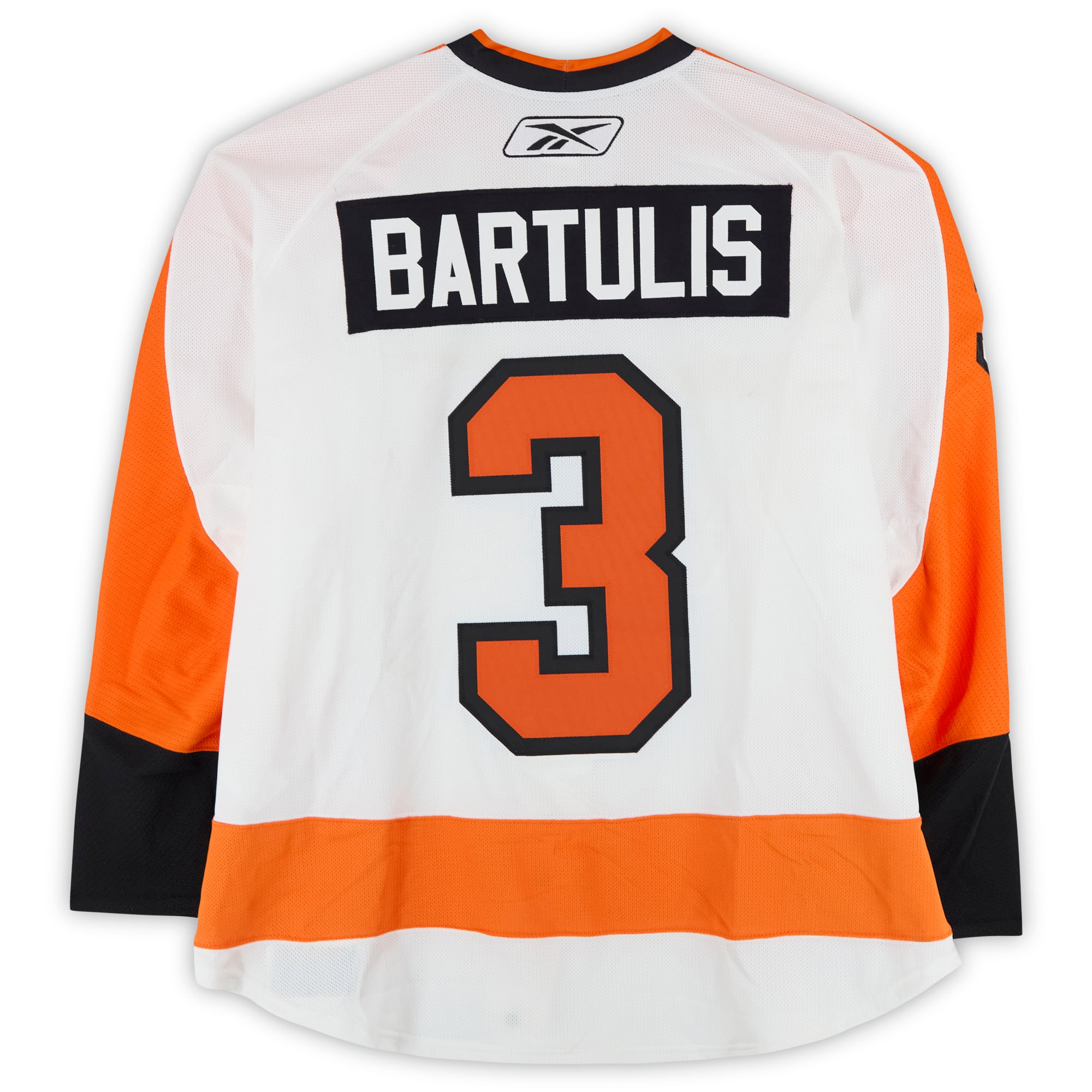 Maillot blanc n° 3 porté par Oskars Bartulis des Flyers de Philadelphie lors du match d'entraînement contre les Bruins de Boston le 1er janvier 2010