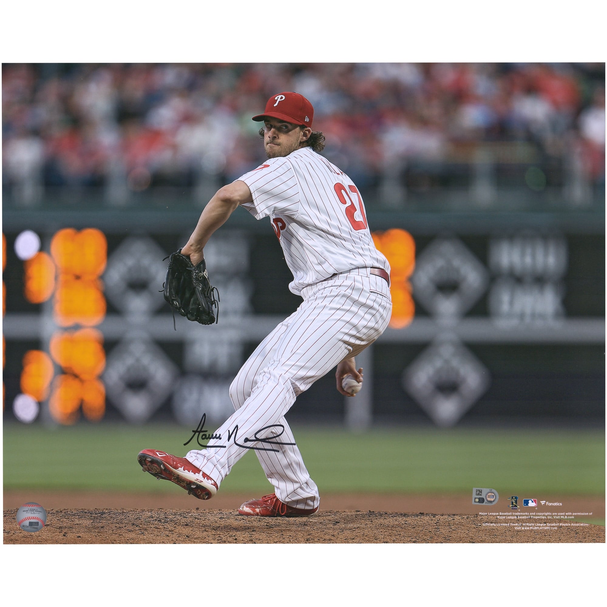 Photo de lanceur autographiée d'Aaron Nola, joueur des Phillies de Philadelphie (16" x 20")