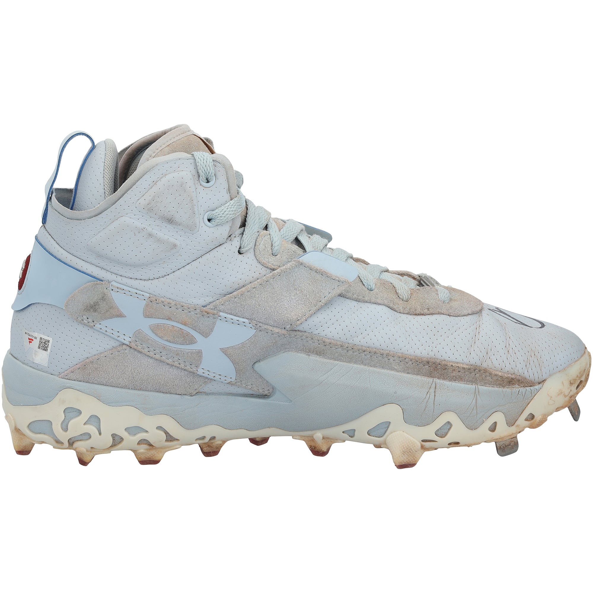 Crampons Under Armour bleus autographiés par Bryce Harper, portés en match par les Phillies de Philadelphie lors de la saison 2026 de la MLB.