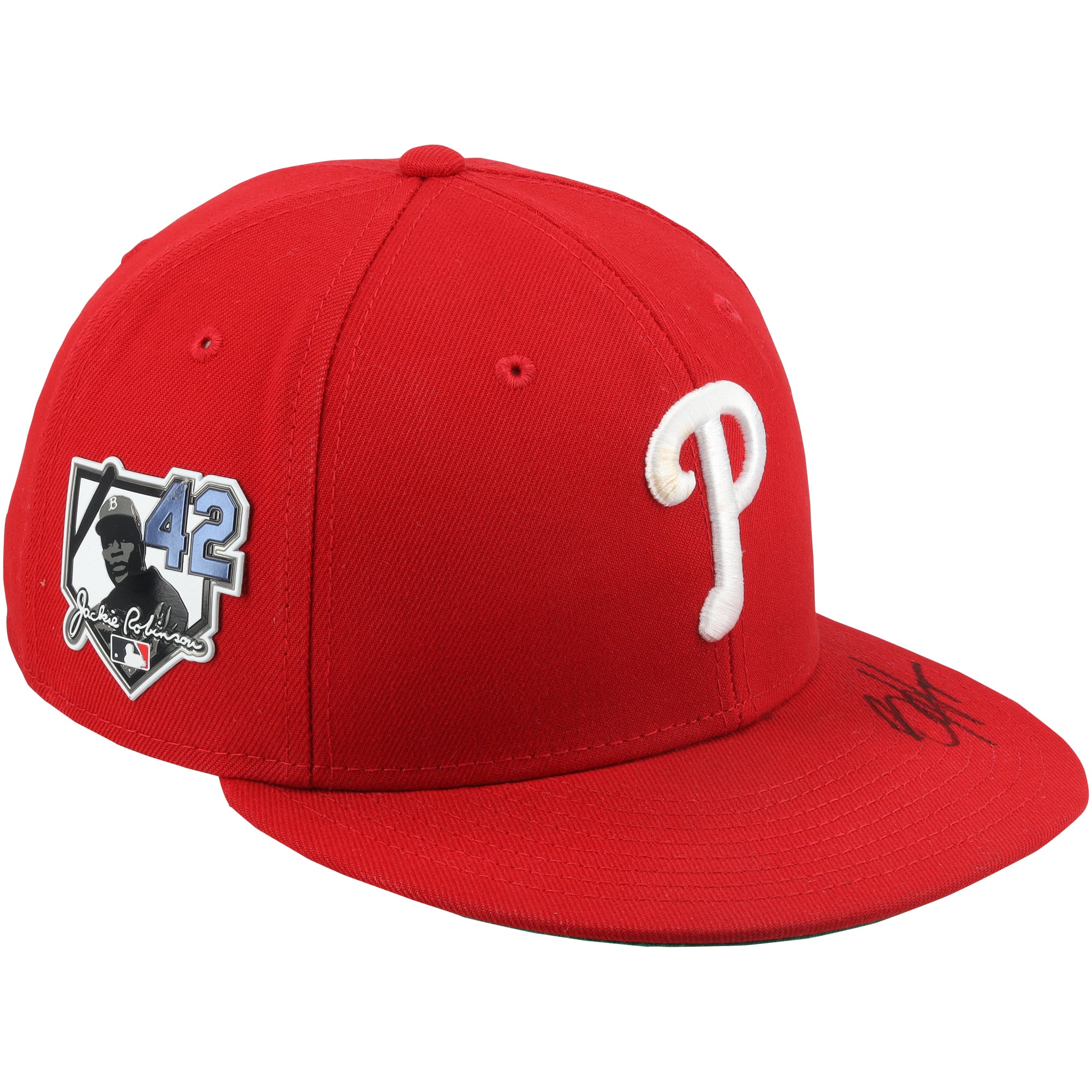Casquette rouge autographiée par Bryce Harper, portée lors d'un match des Phillies de Philadelphie à l'occasion de la journée Jackie Robinson de la saison 2026 de la MLB.