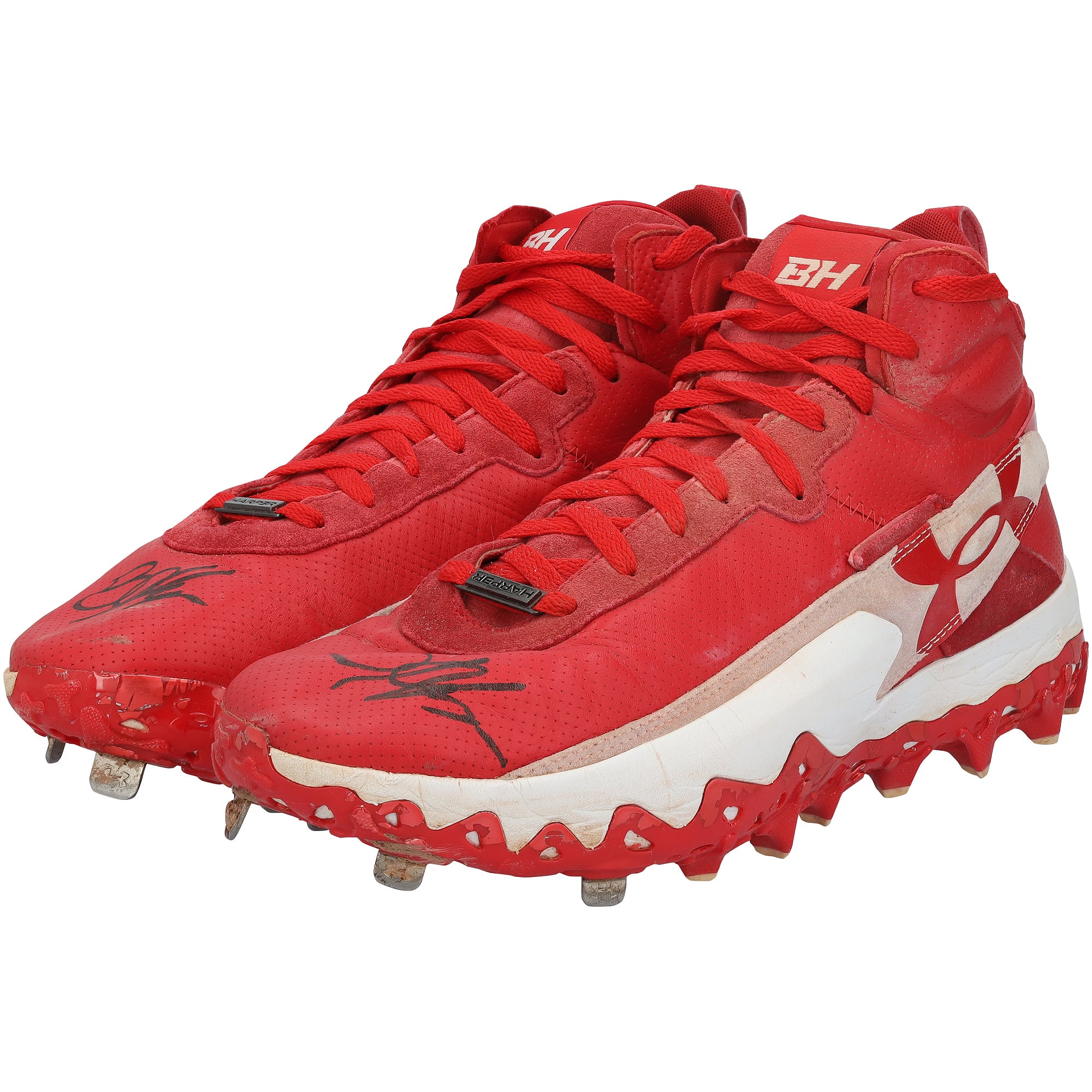 Crampons rouges Under Armour autographiés par Bryce Harper