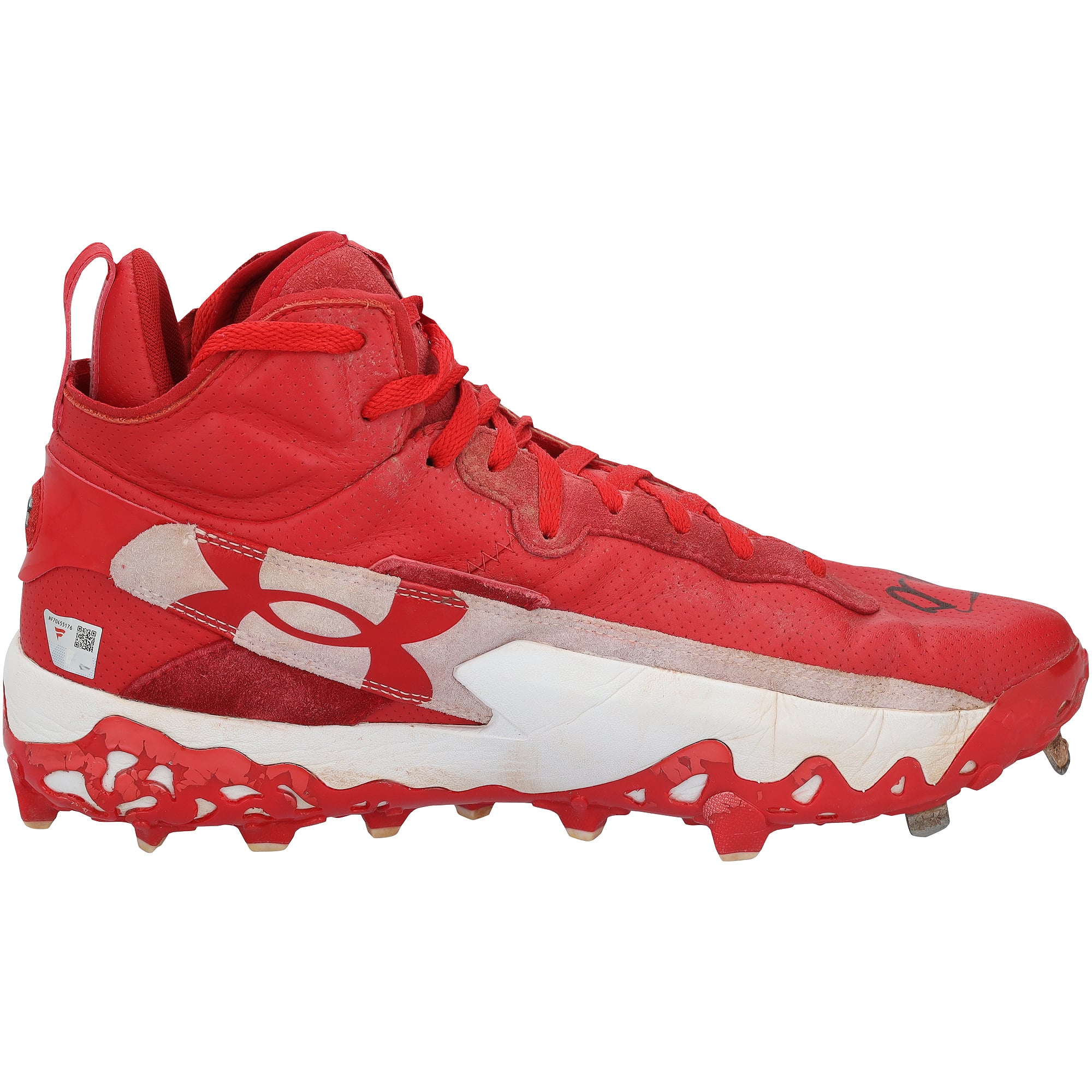 Crampons rouges Under Armour autographiés par Bryce Harper