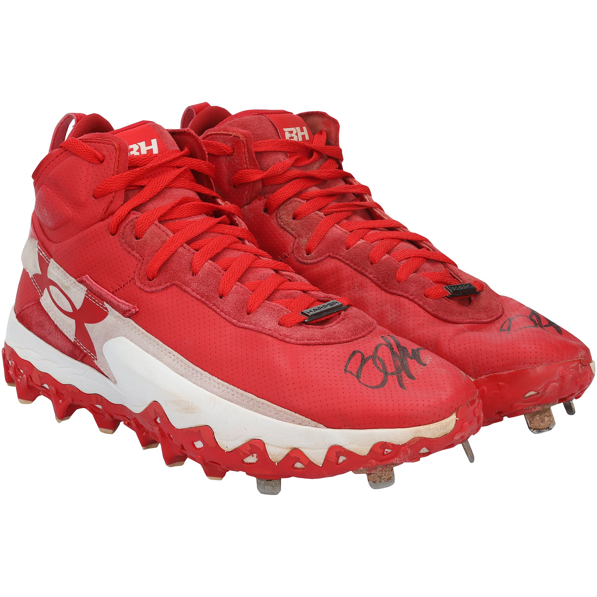 Crampons rouges Under Armour autographiés par Bryce Harper