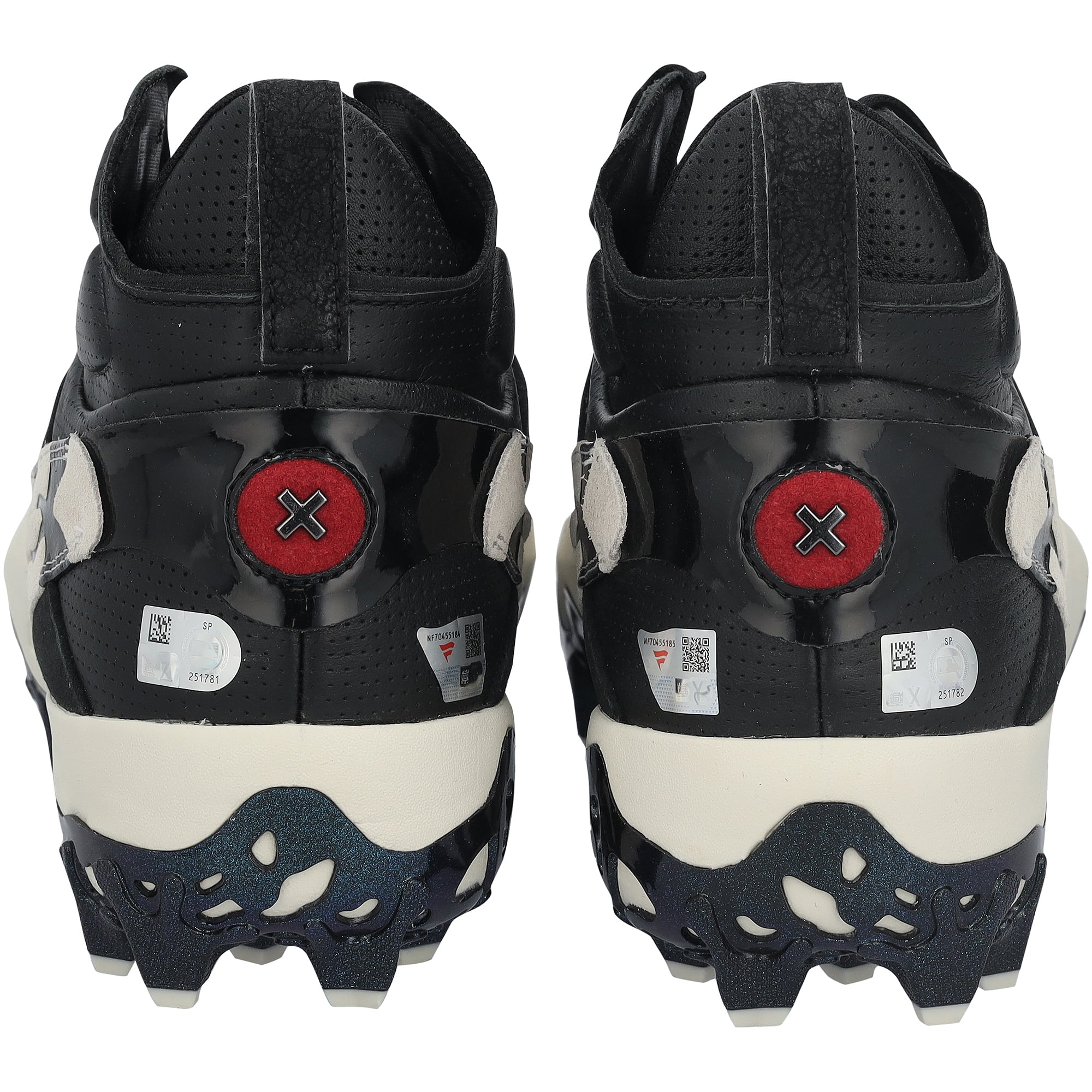 Crampons noirs Under Armour autographiés par Bryce Harper, joueurs des Phillies de Philadelphie, saison 2026 de la MLB.
