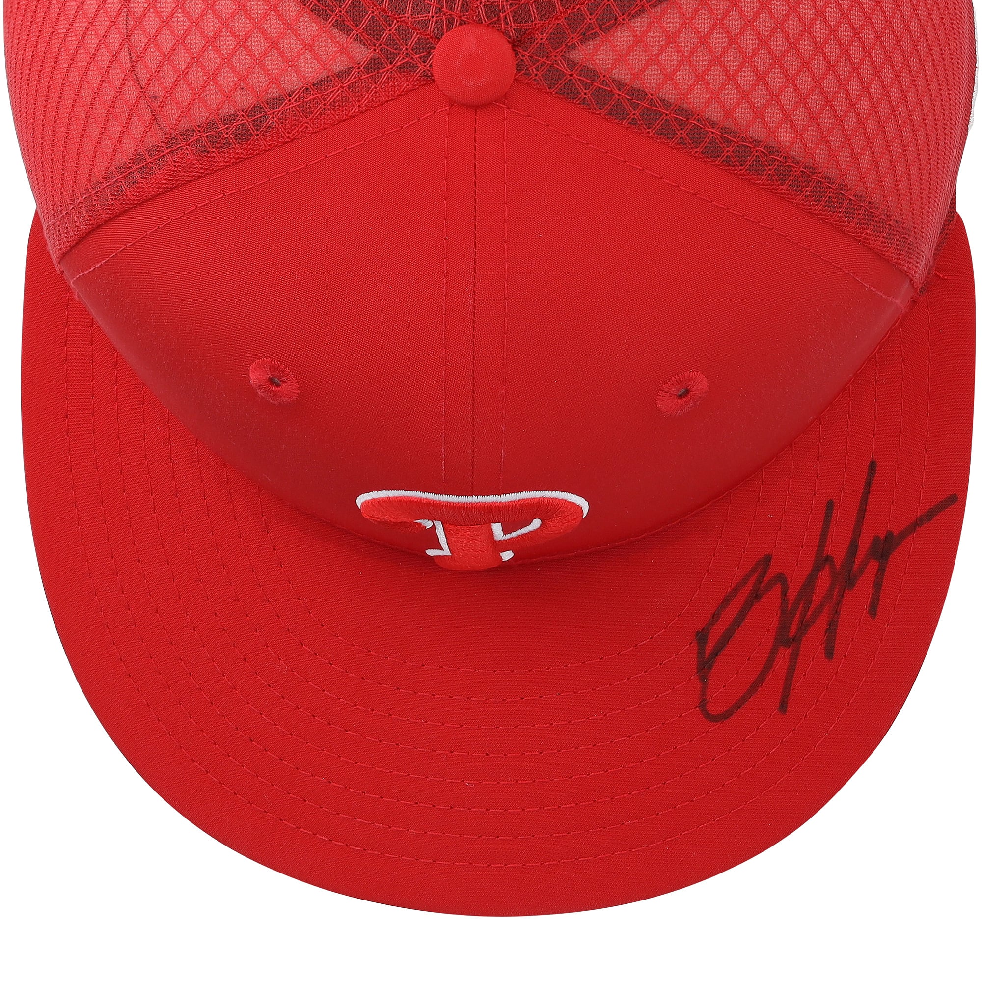 Casquette rouge autographiée et portée par Bryce Harper, joueur des Phillies de Philadelphie, lors de la saison 2026 de la MLB.