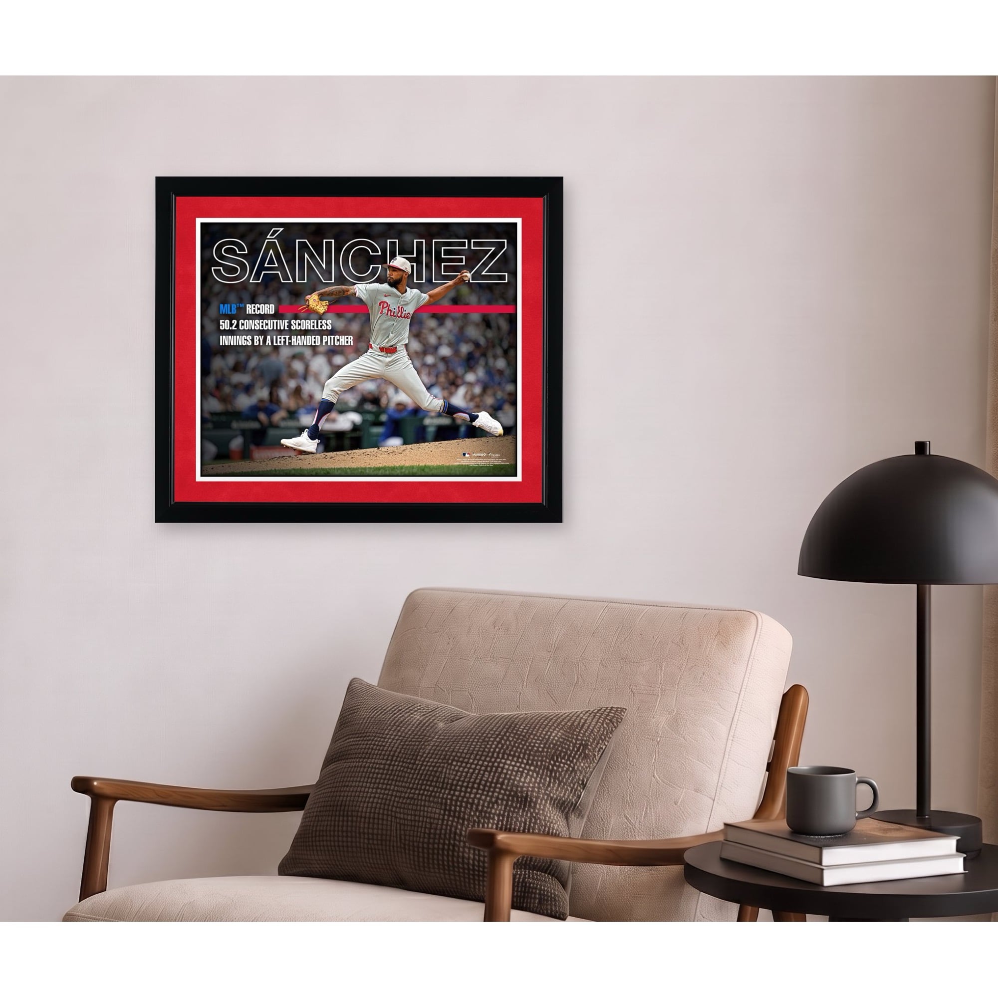 Photo non signée de Cristopher Sanchez, lanceur gaucher des Phillies de Philadelphie (40,6 x 50,8 cm). Record MLB : 50 manches et deux tiers consécutives sans point accordé par un lanceur gaucher.