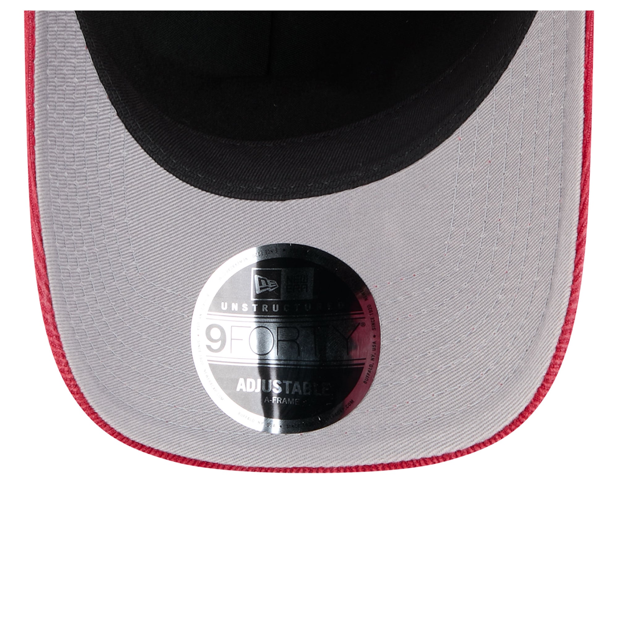 Casquette New Era rouge Philadelphia Phillies 2008 World Series pour homme, en velours côtelé ton sur ton, modèle 9FORTY à monture A ajustable, avec écusson latéral.