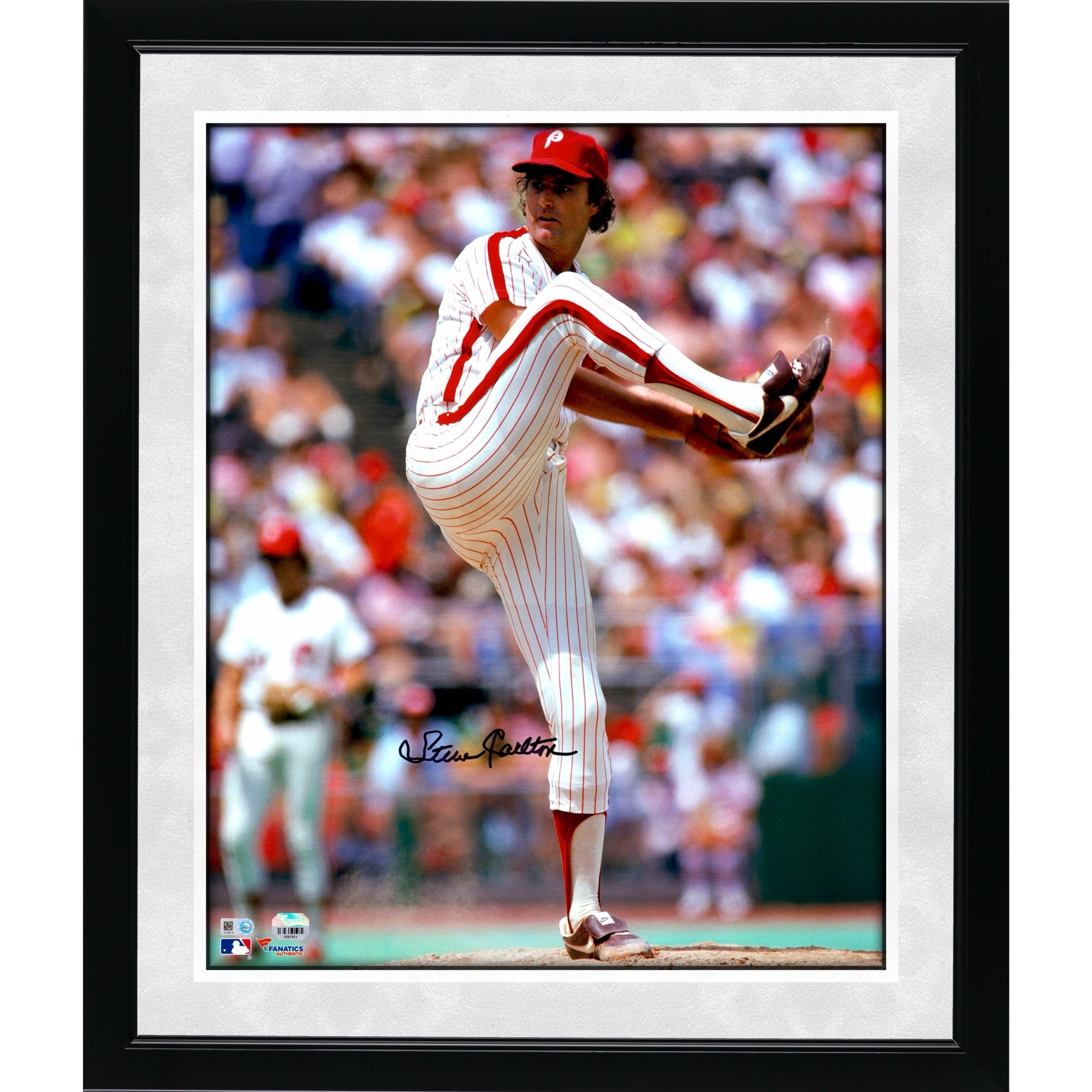 Photo autographiée de Steve Carlton (Philadelphia Phillies) - 40 x 50 cm (jambe levée)