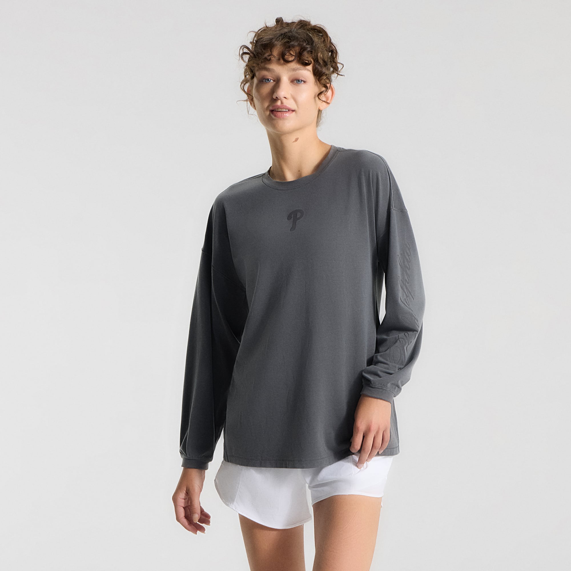 T-shirt à manches longues EasySet Relaxed-Fit gris Philadelphia Phillies pour femme de lululemon