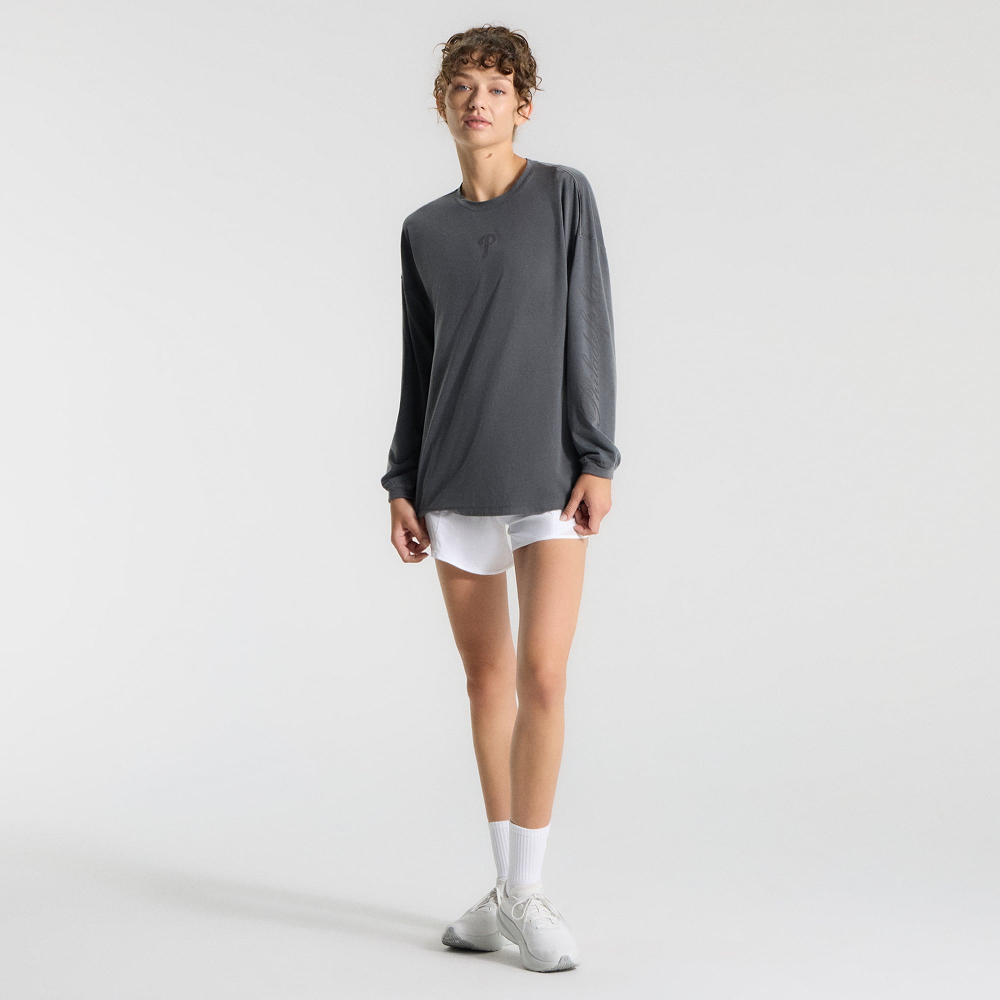 T-shirt à manches longues EasySet Relaxed-Fit gris Philadelphia Phillies pour femme de lululemon