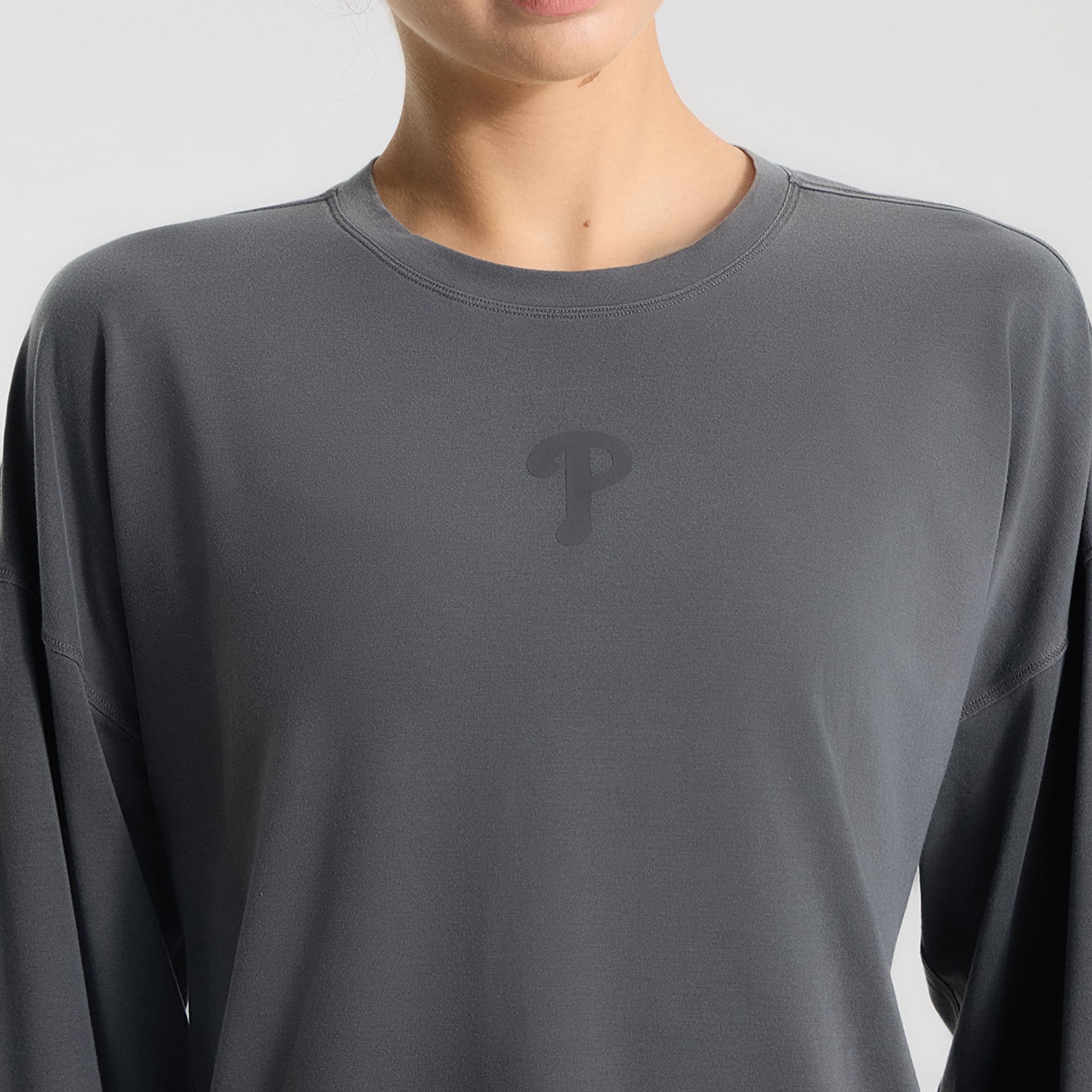 T-shirt à manches longues EasySet Relaxed-Fit gris Philadelphia Phillies pour femme de lululemon