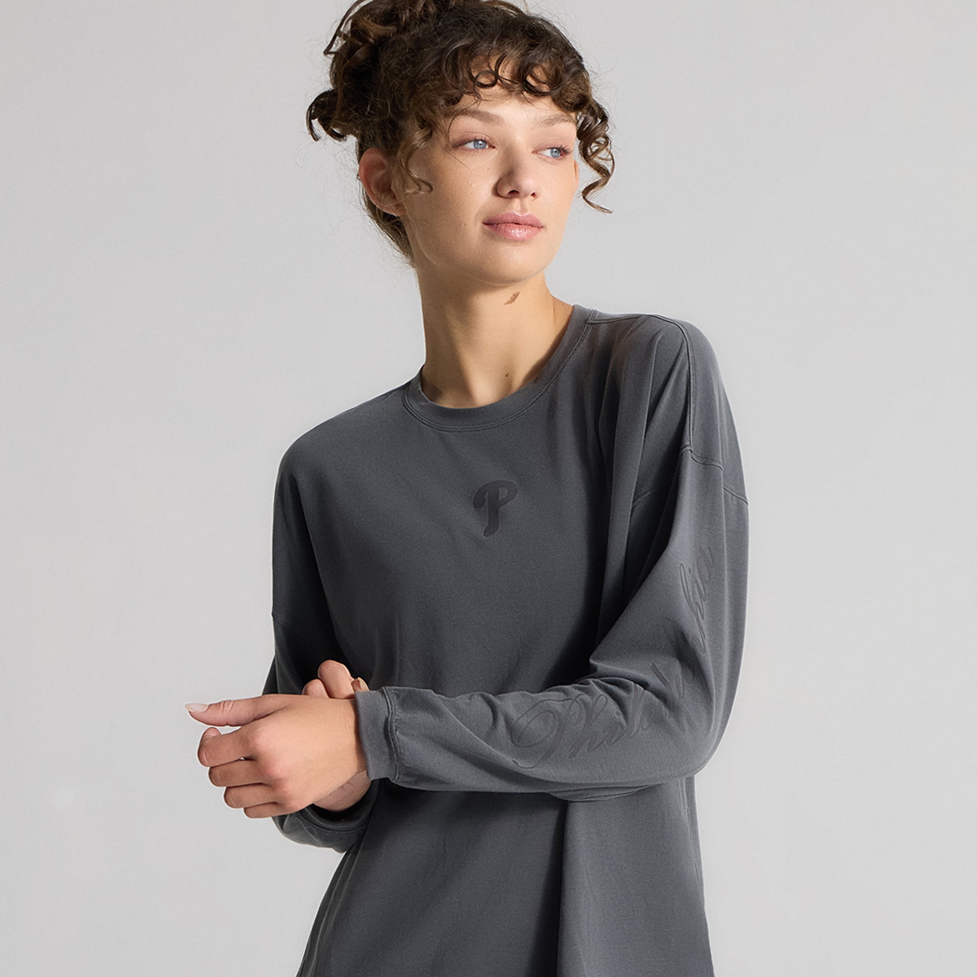 T-shirt à manches longues EasySet Relaxed-Fit gris Philadelphia Phillies pour femme de lululemon