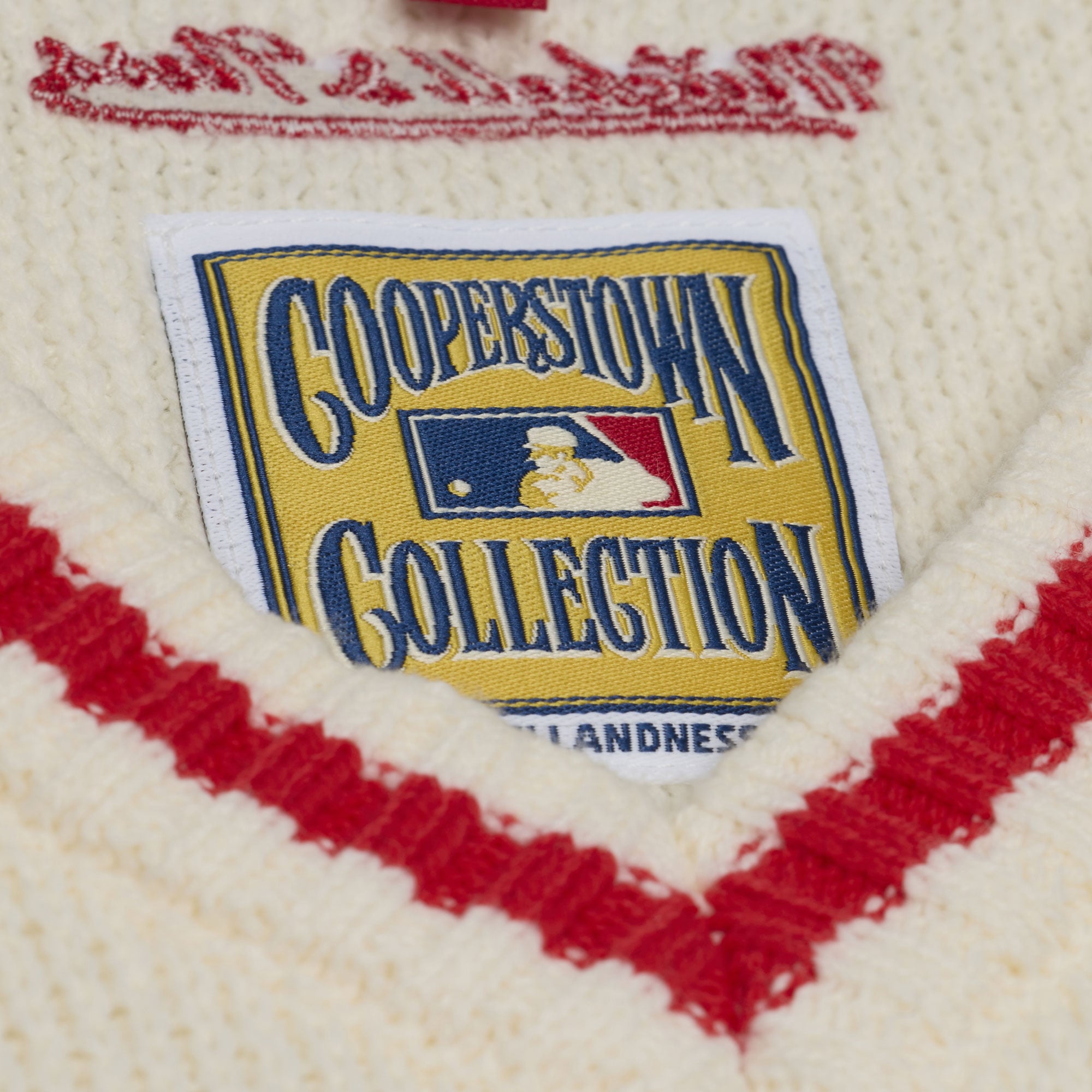Gilet sans manches Mitchell & Ness crème pour femme, collection Philadelphia Phillies Cooperstown, style rétro.