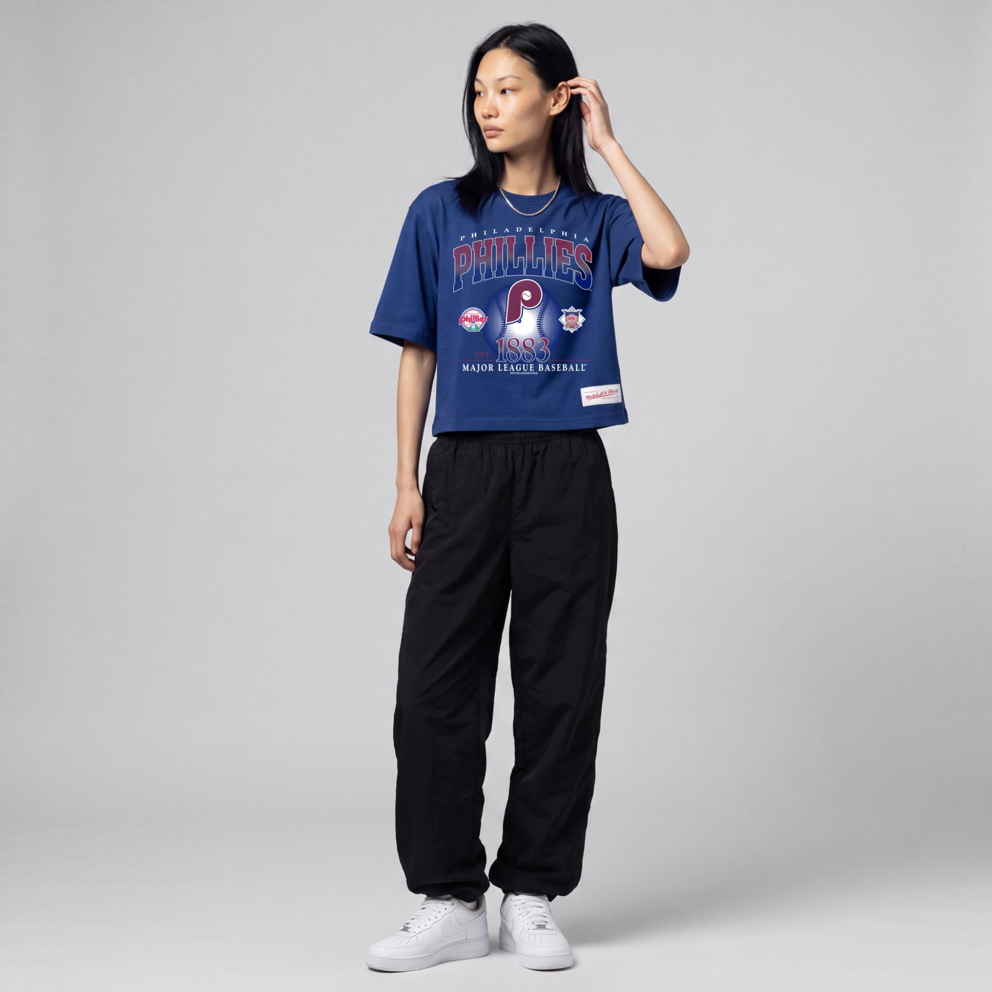 T-shirt Mitchell & Ness Royal Philadelphia Phillies Street Graphics pour femmes