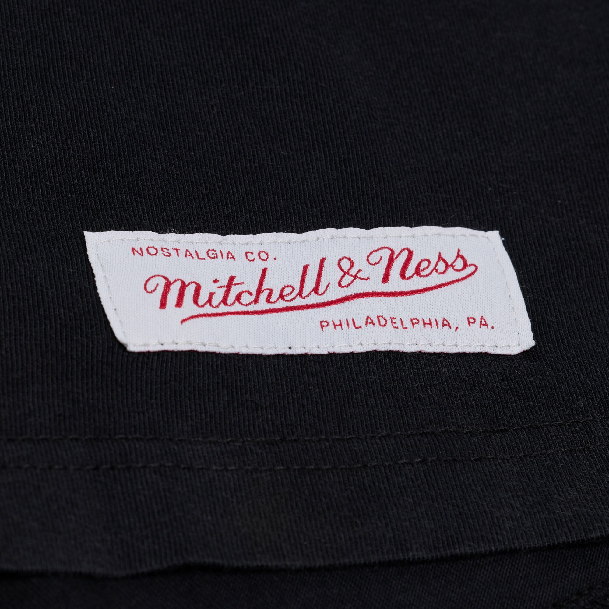 T-shirt graphique noir Mitchell & Ness Phoenix Suns pour homme