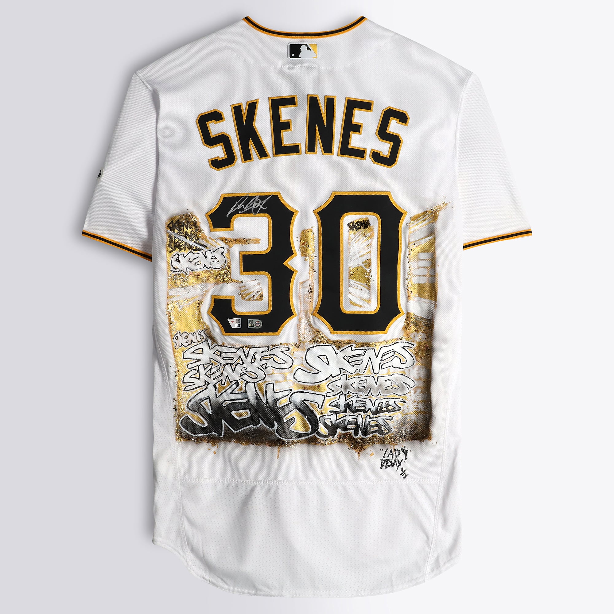Maillot authentique Nike blanc autographié par Paul Skenes (Pittsburgh Pirates) - Illustration de Lady Jday - Édition limitée n° 1/1 - NF70445034