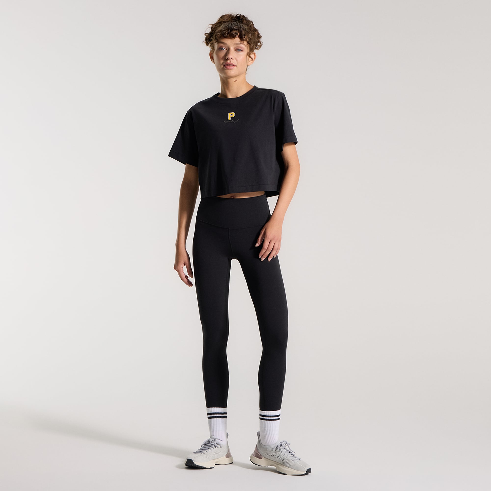 T-shirt court en coton biologique noir Pittsburgh Pirates All Yours de lululemon pour femme
