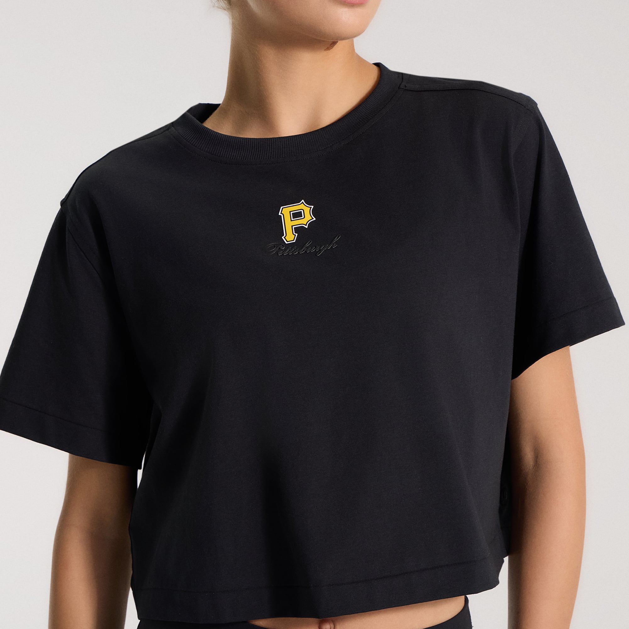 T-shirt court en coton biologique noir Pittsburgh Pirates All Yours de lululemon pour femme