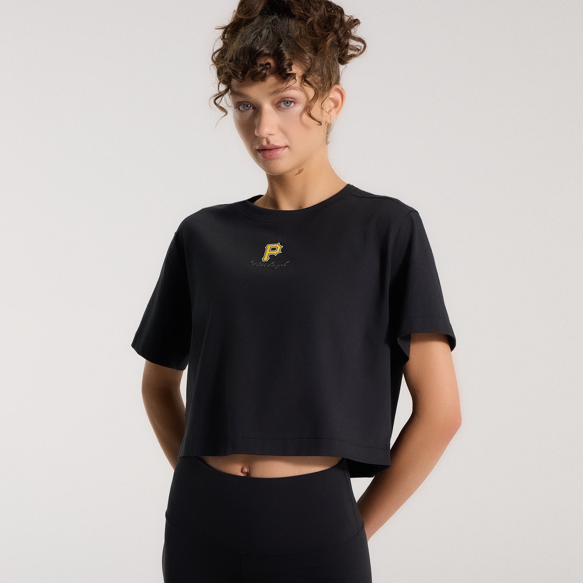 T-shirt court en coton biologique noir Pittsburgh Pirates All Yours de lululemon pour femme